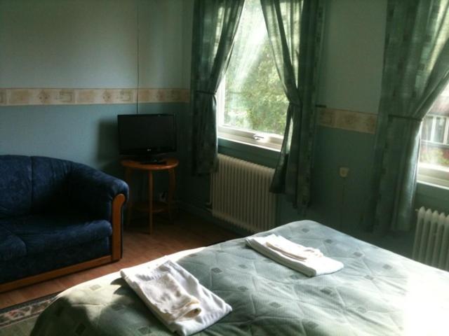 Economy Family Room (2 Adults + 2 Children) with Shared Bathroom photo 1