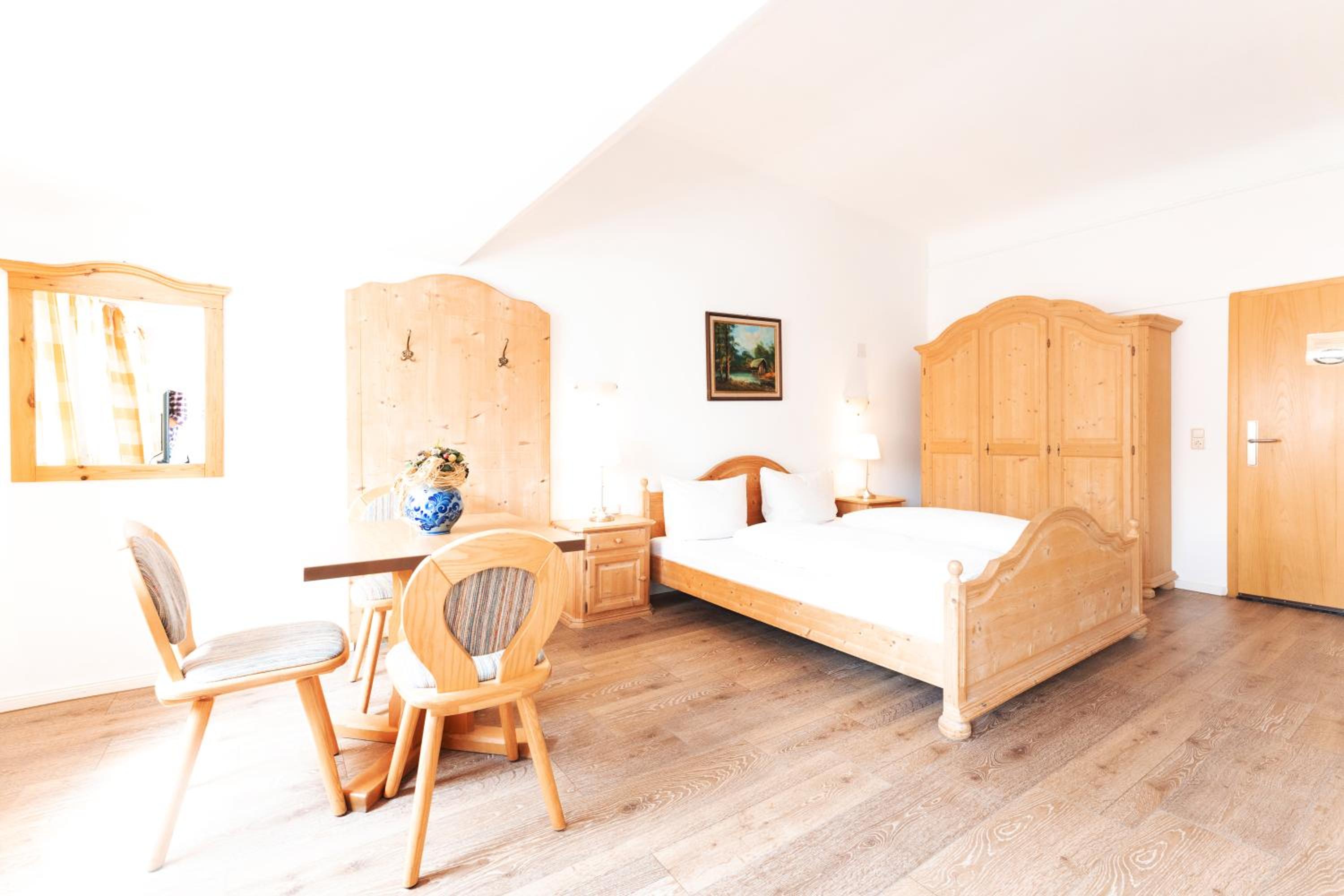 Double Room with Private Bathroom - Photo 2