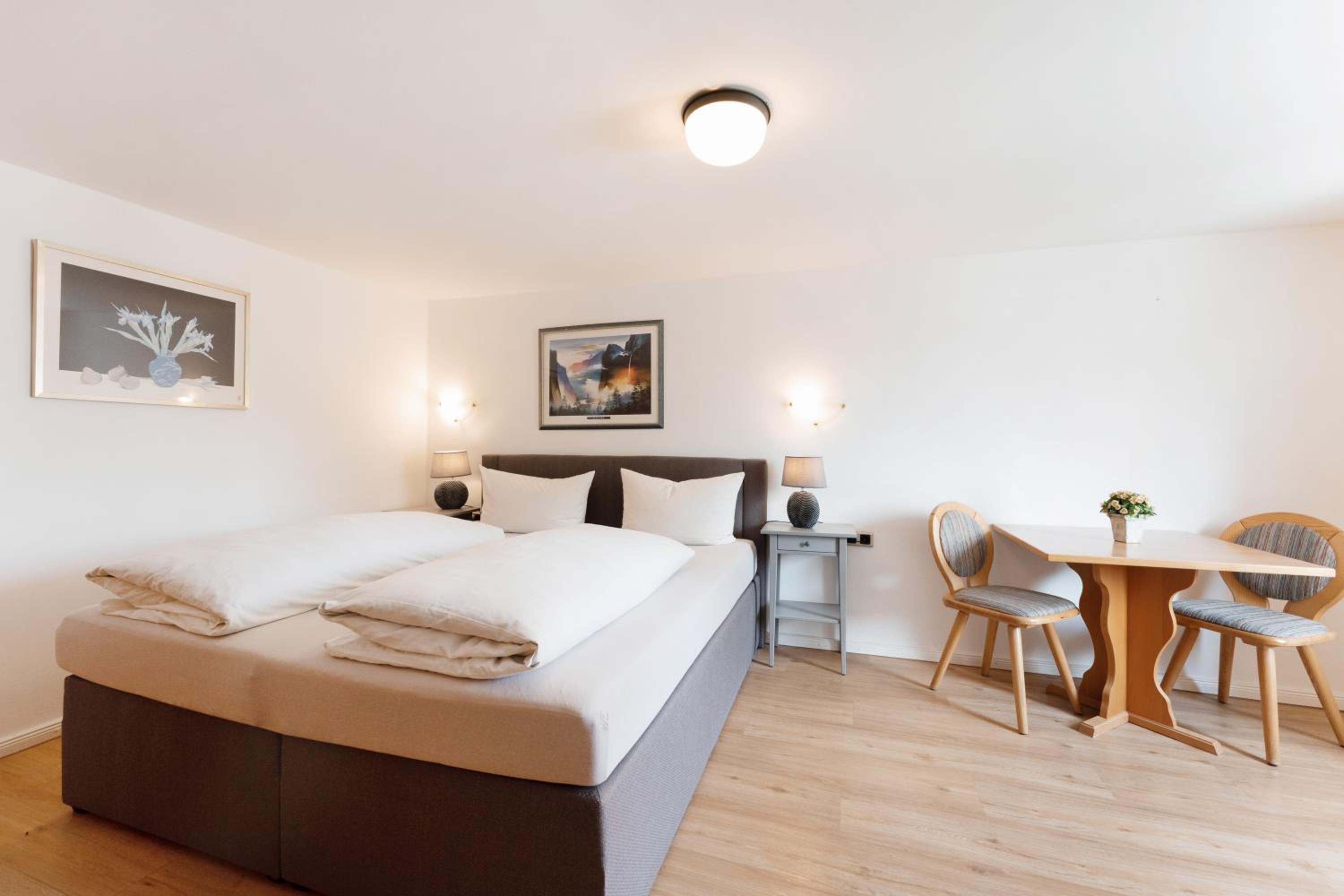 Double Room with Private Bathroom - Photo 7