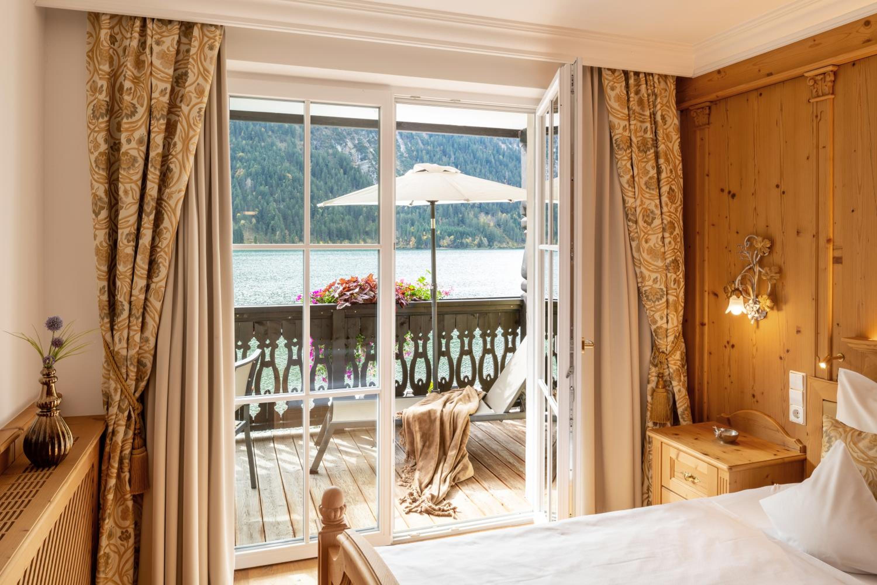 Double Room with Mountain View - Photo 6
