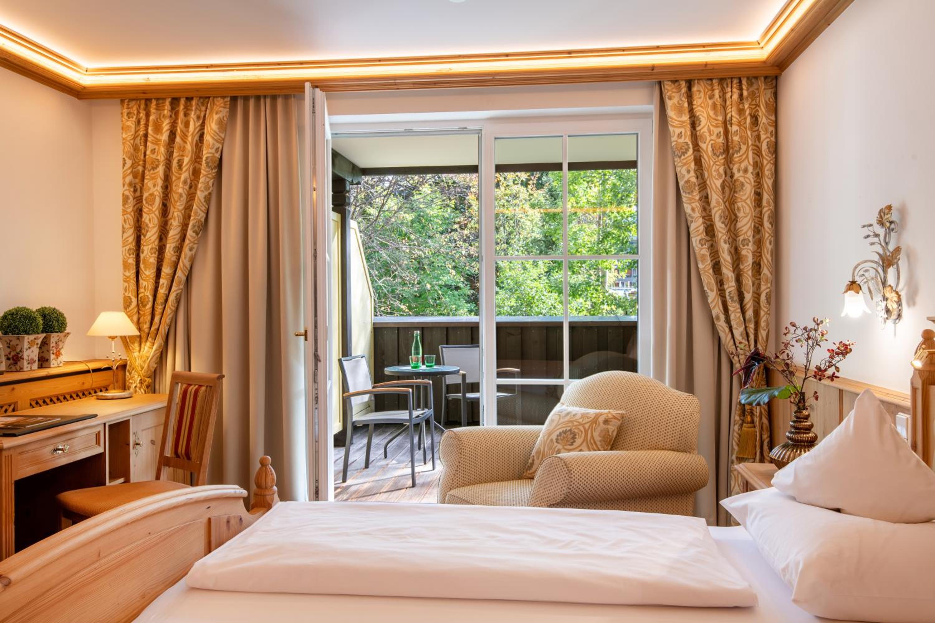 Double Room with Mountain View - Photo 9