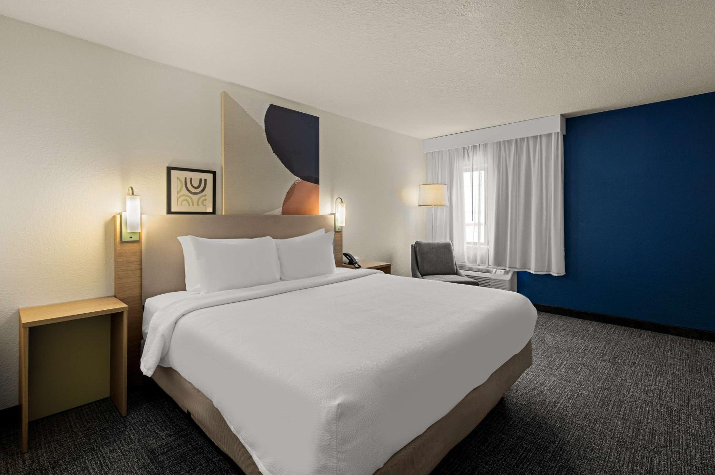 King Room - Hearing Access - Photo 1