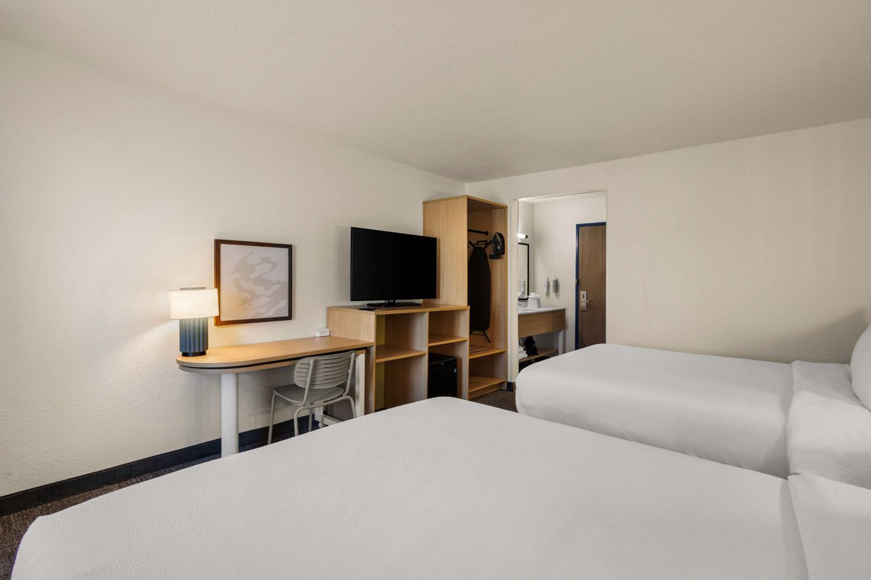 Room with Two Queen Beds - Non-Smoking - Photo 1