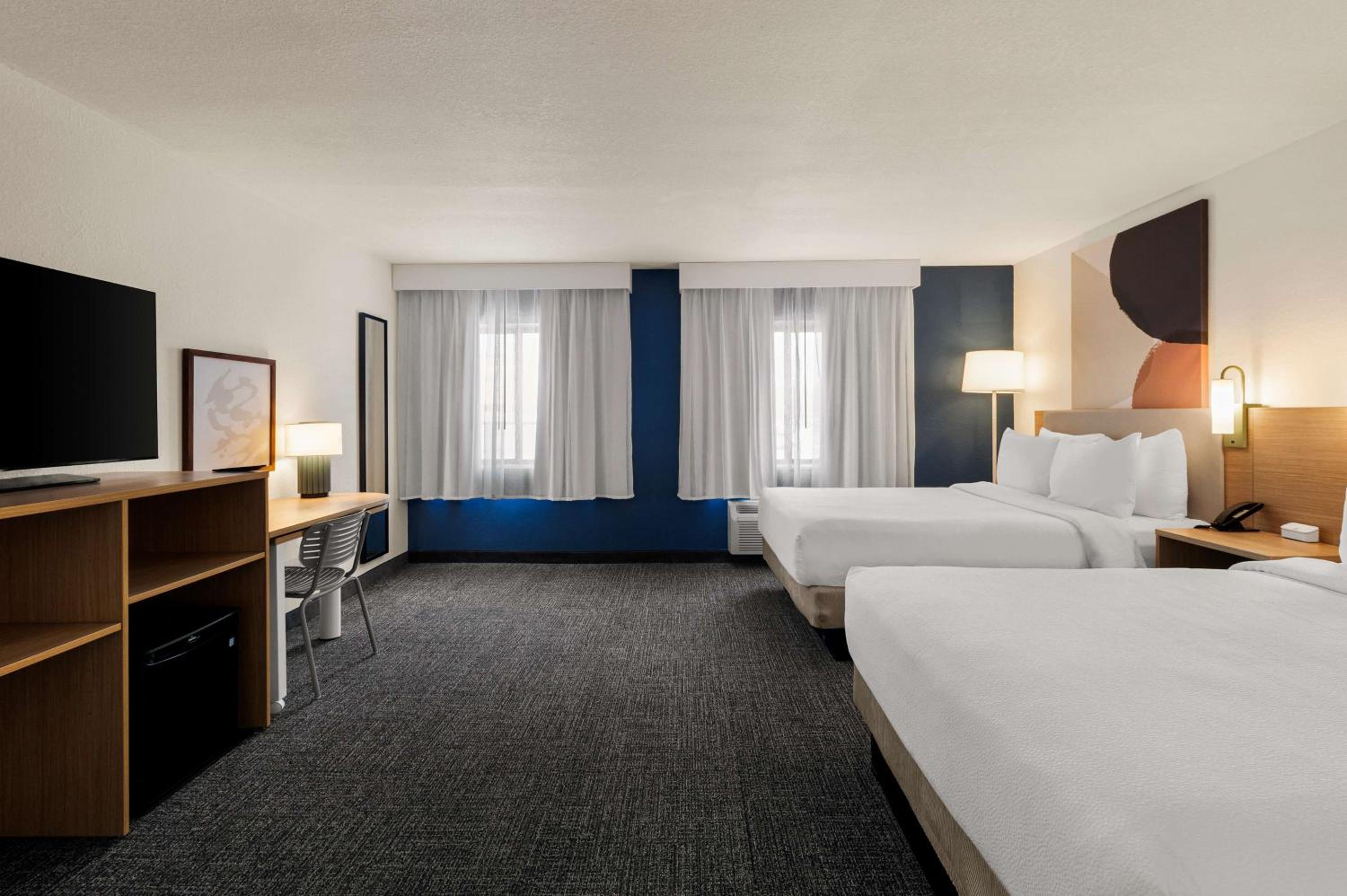 Queen Room with Two Queen Beds - Hearing Access - Photo 4