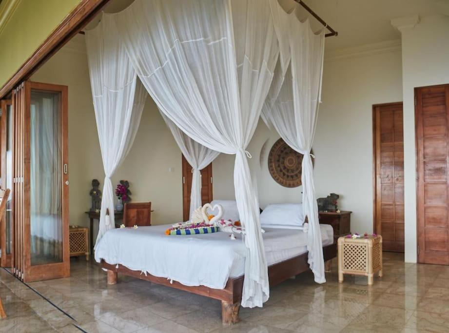 Three-Bedroom Villa photo 1