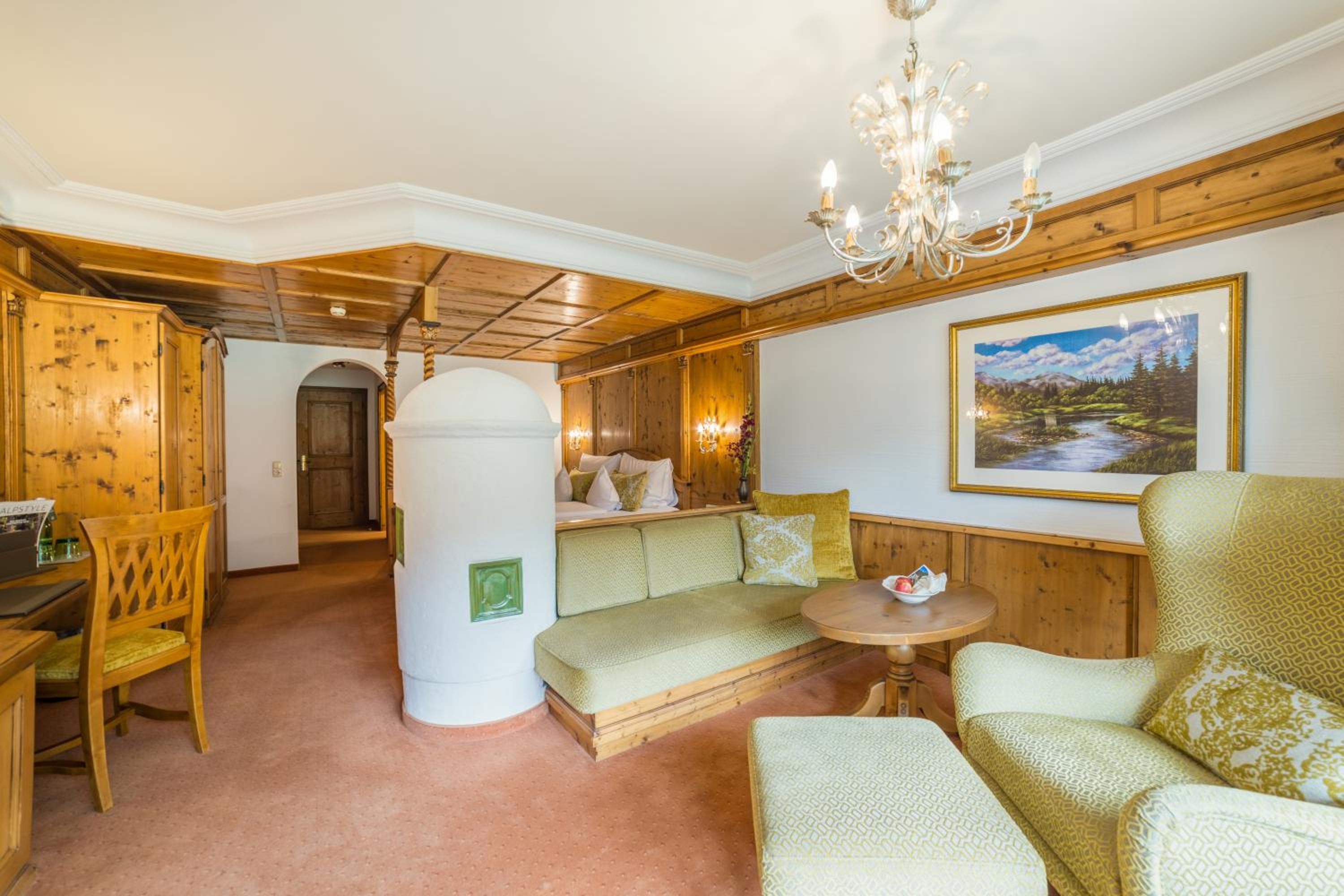 Classic Double Room with Balcony and Lake View - Photo 4
