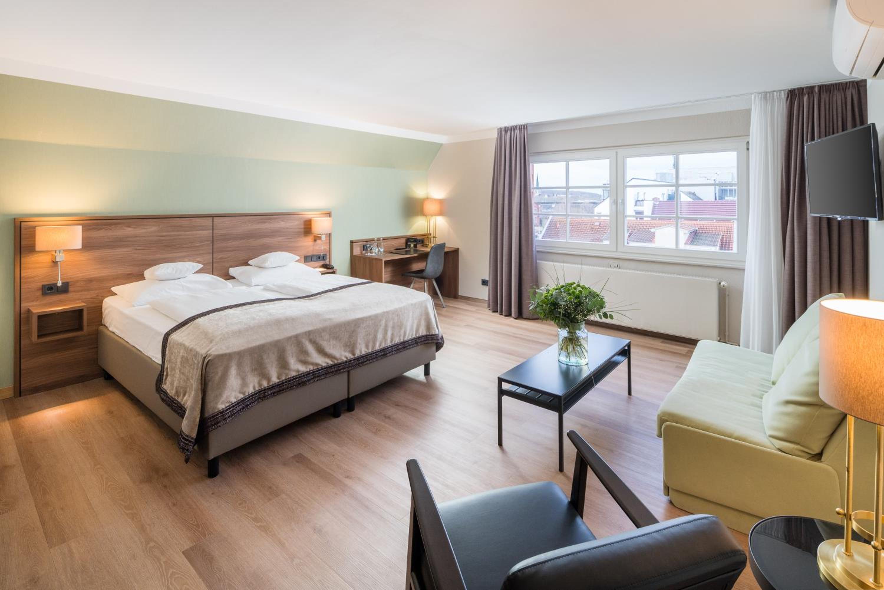 Large Double Room - Photo 4
