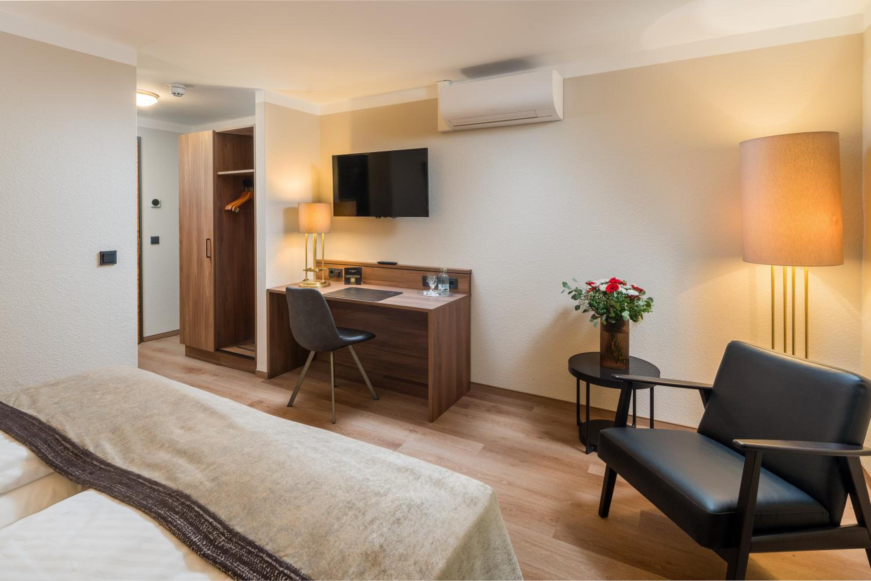 Standard Double Room - Photo 10