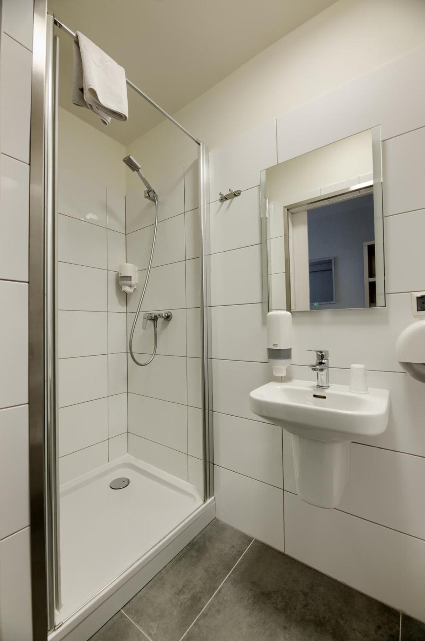 Small Double Room - Photo 3