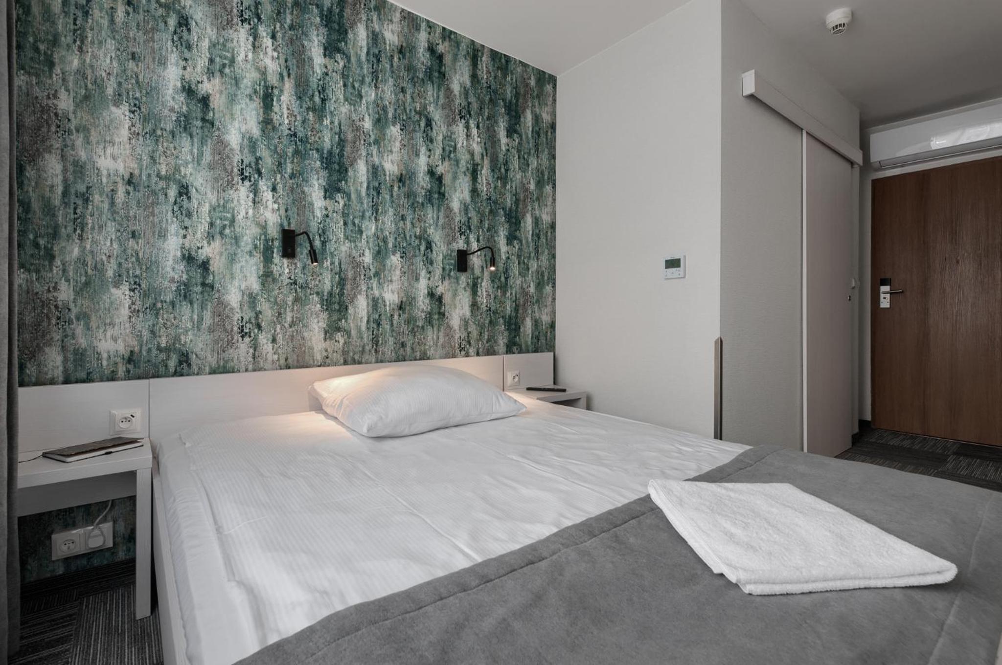 Small Double Room - Photo 9