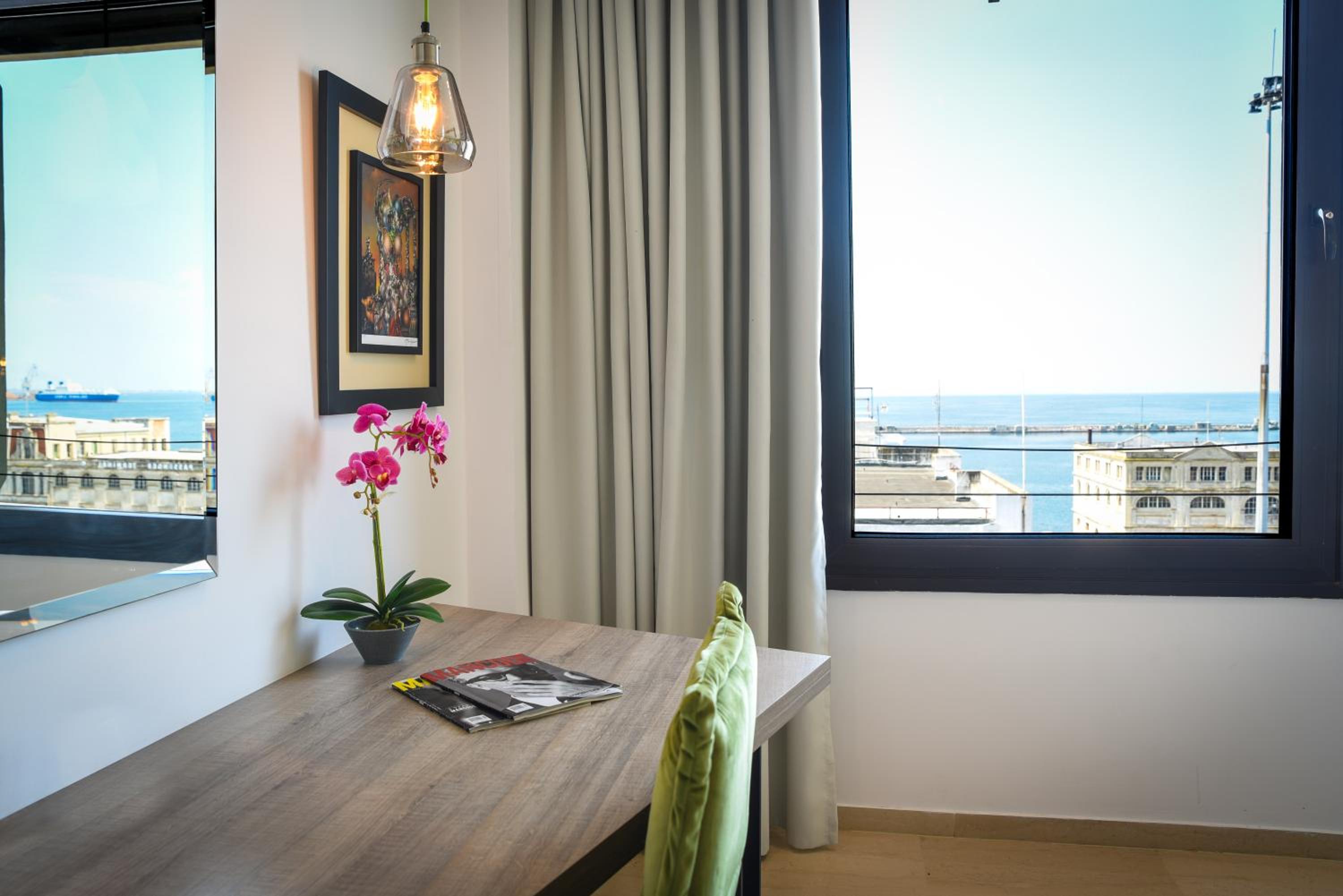Deluxe Suite with Sea View - Photo 2