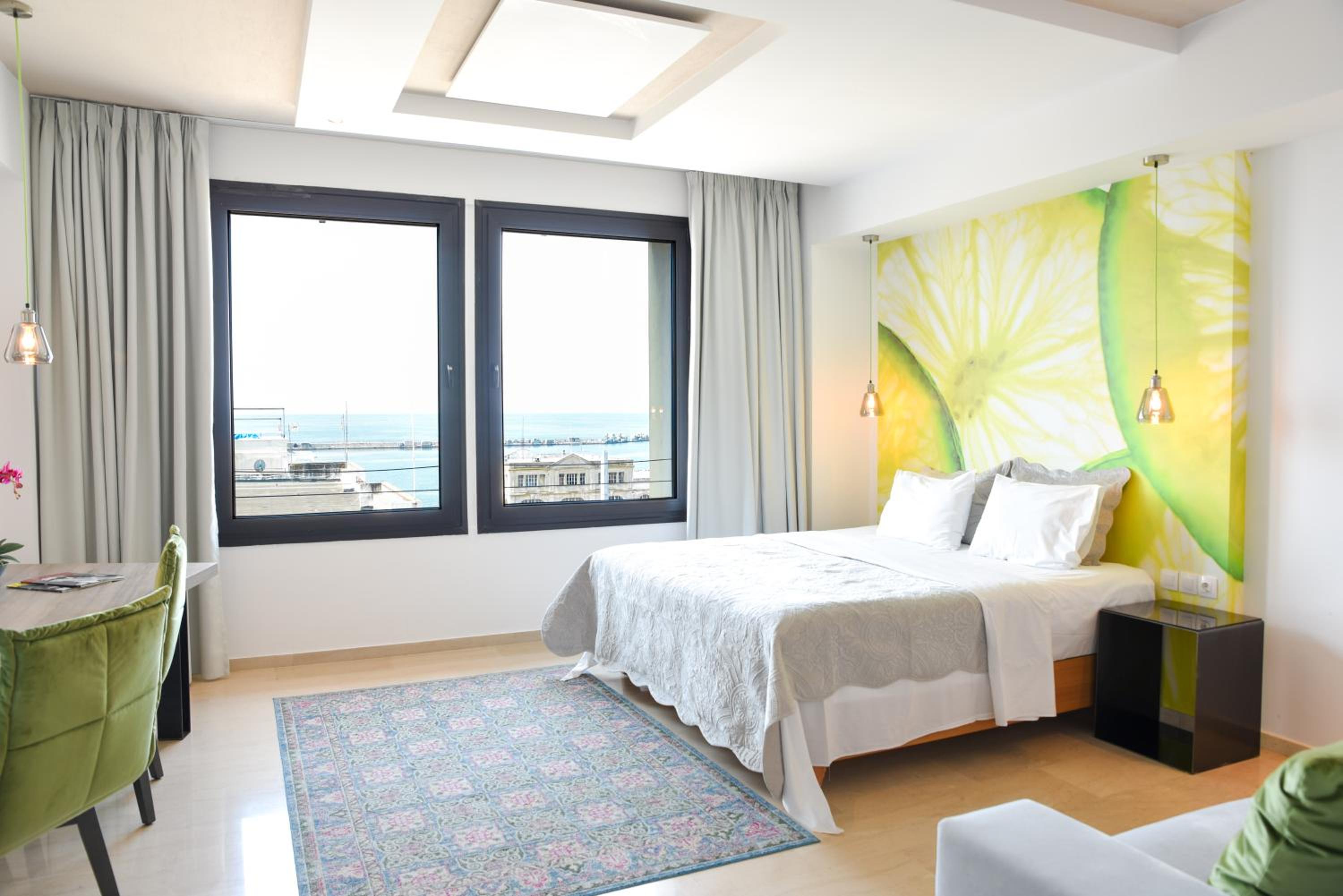 Deluxe Suite with Sea View - Photo 1