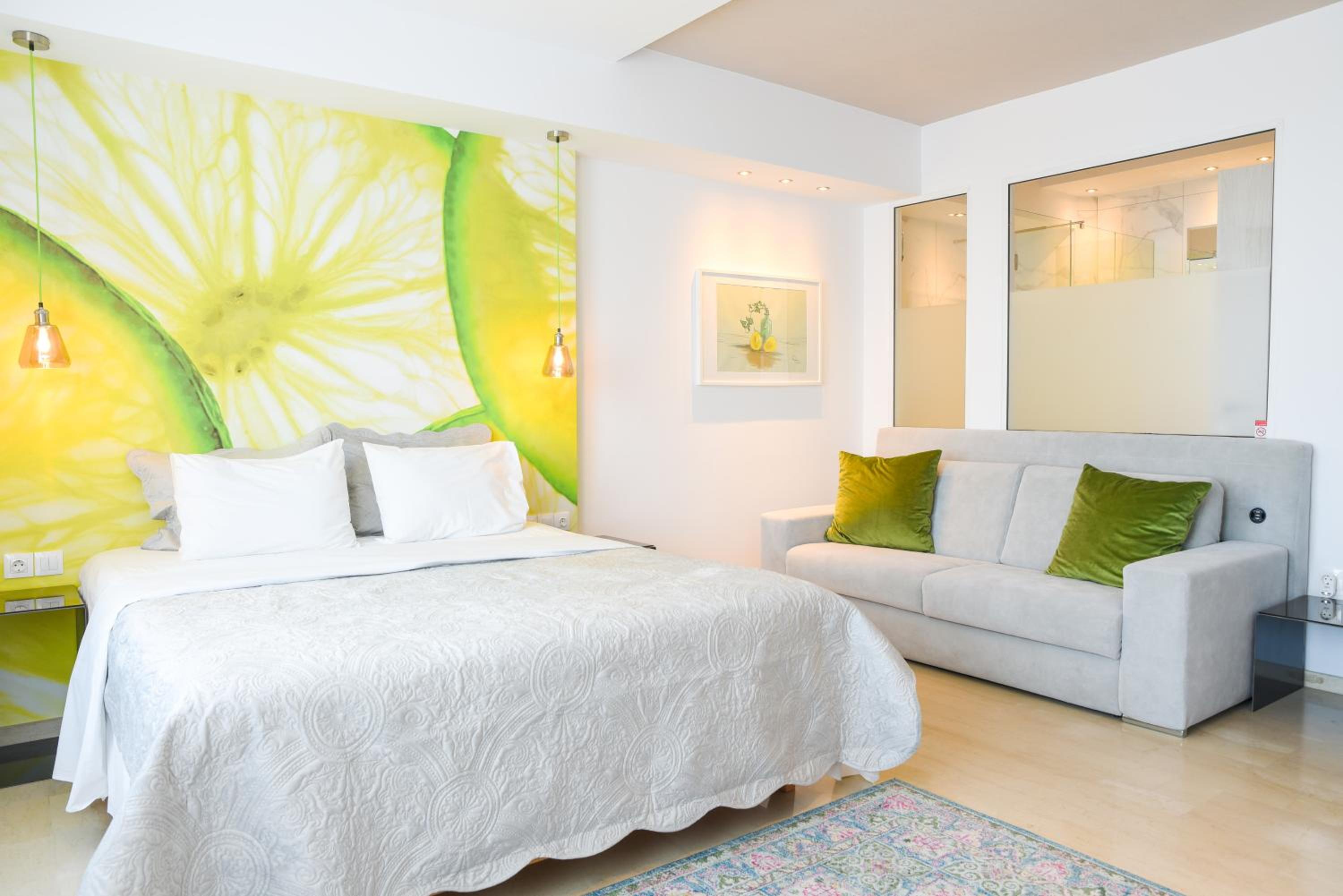 Deluxe Suite with Sea View - Photo 4
