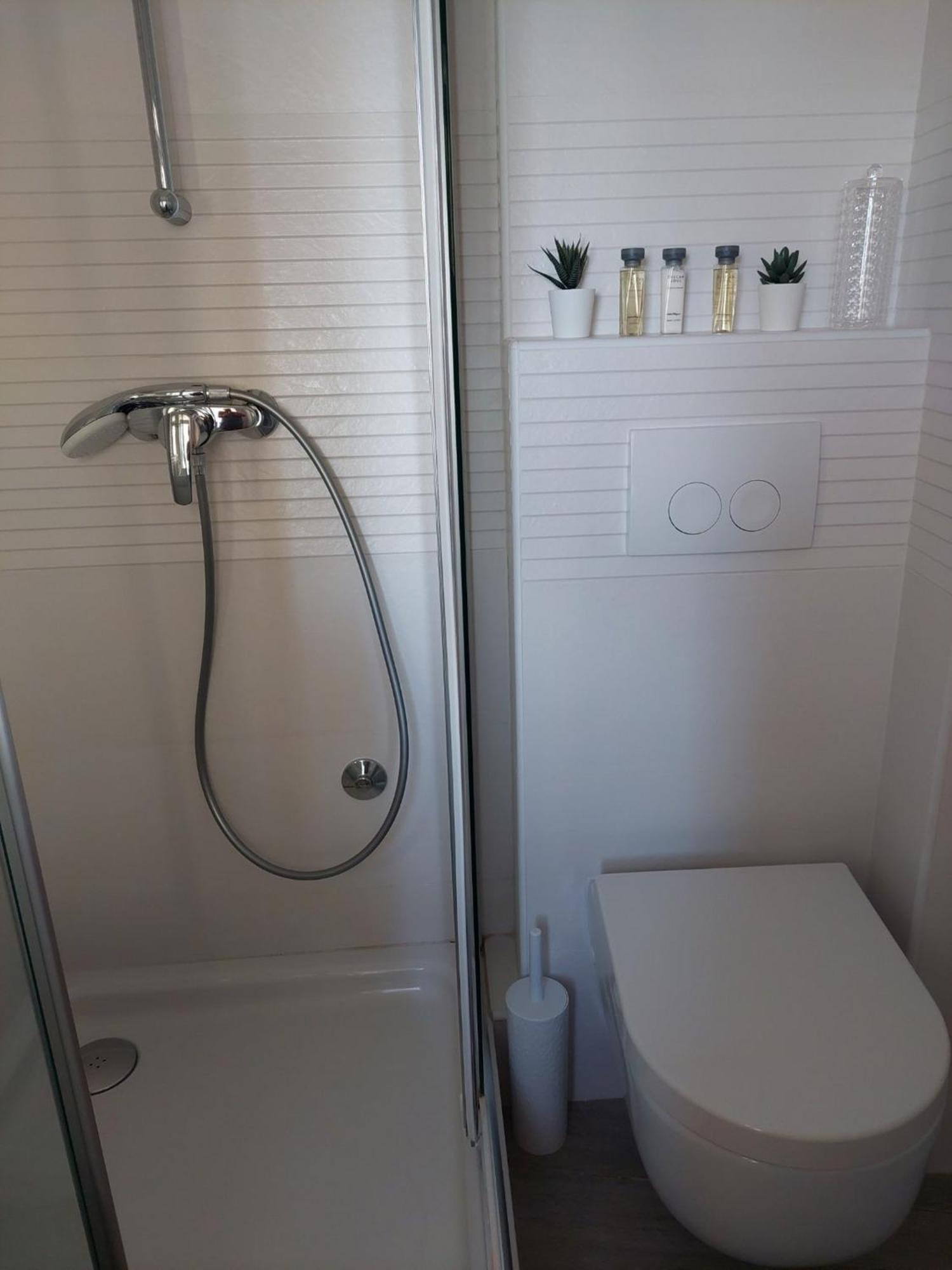 Studio Apartment photo 3