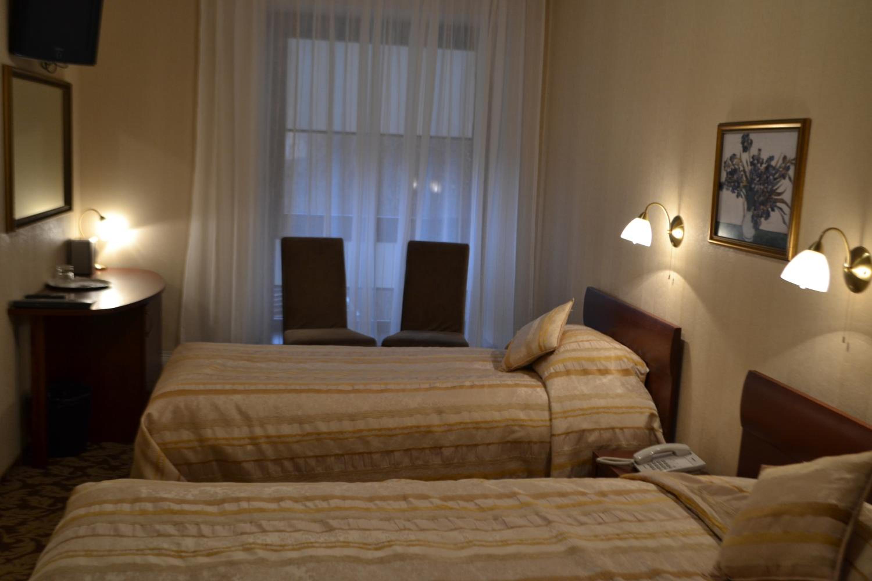 Twin Room - Photo 6
