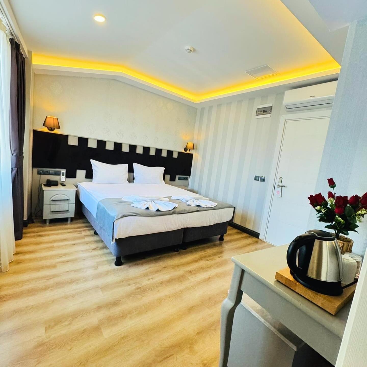 Double or Twin Room photo 3