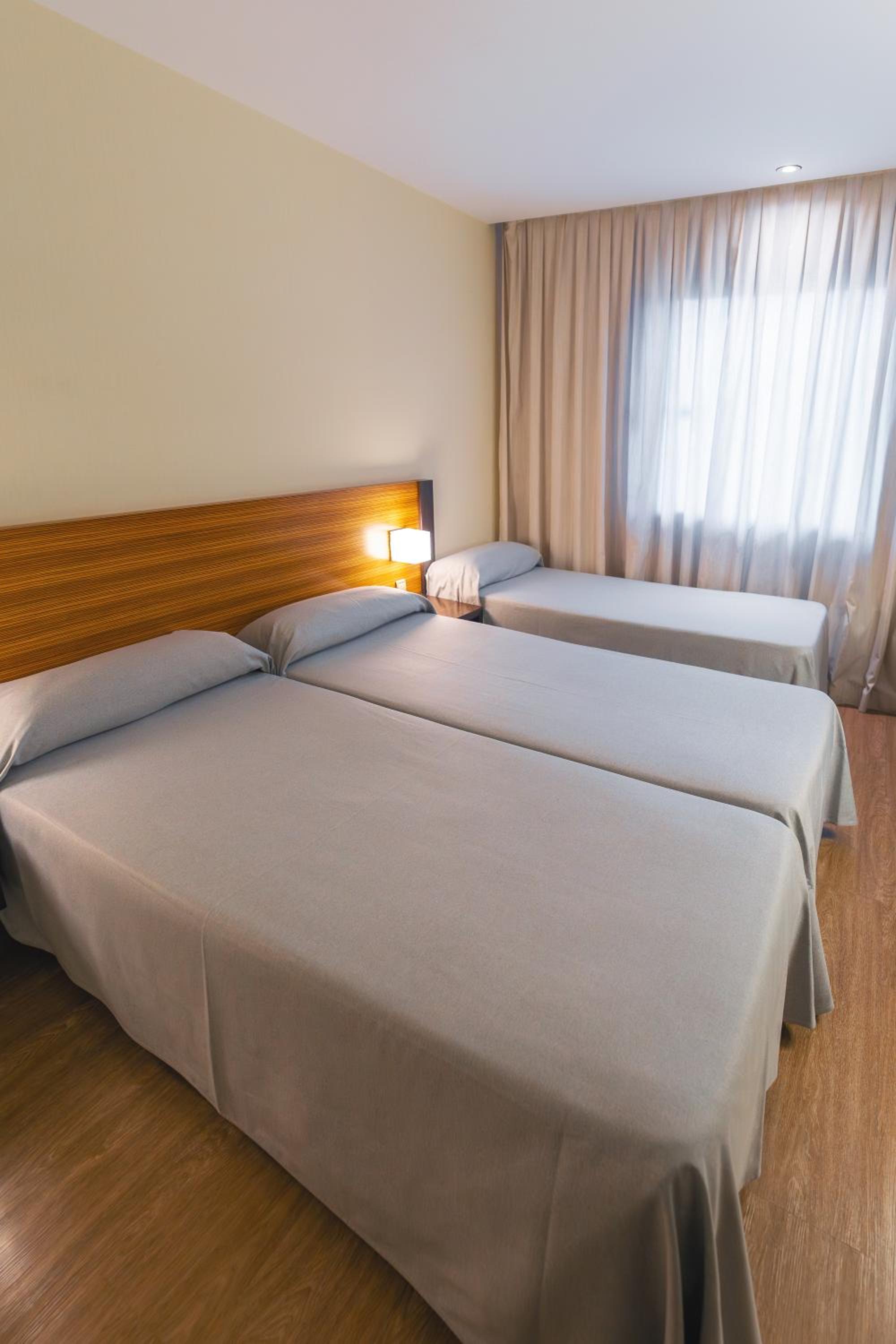Habitación Triple (3 Adultos) Habitación Triple (3 Adultos)
