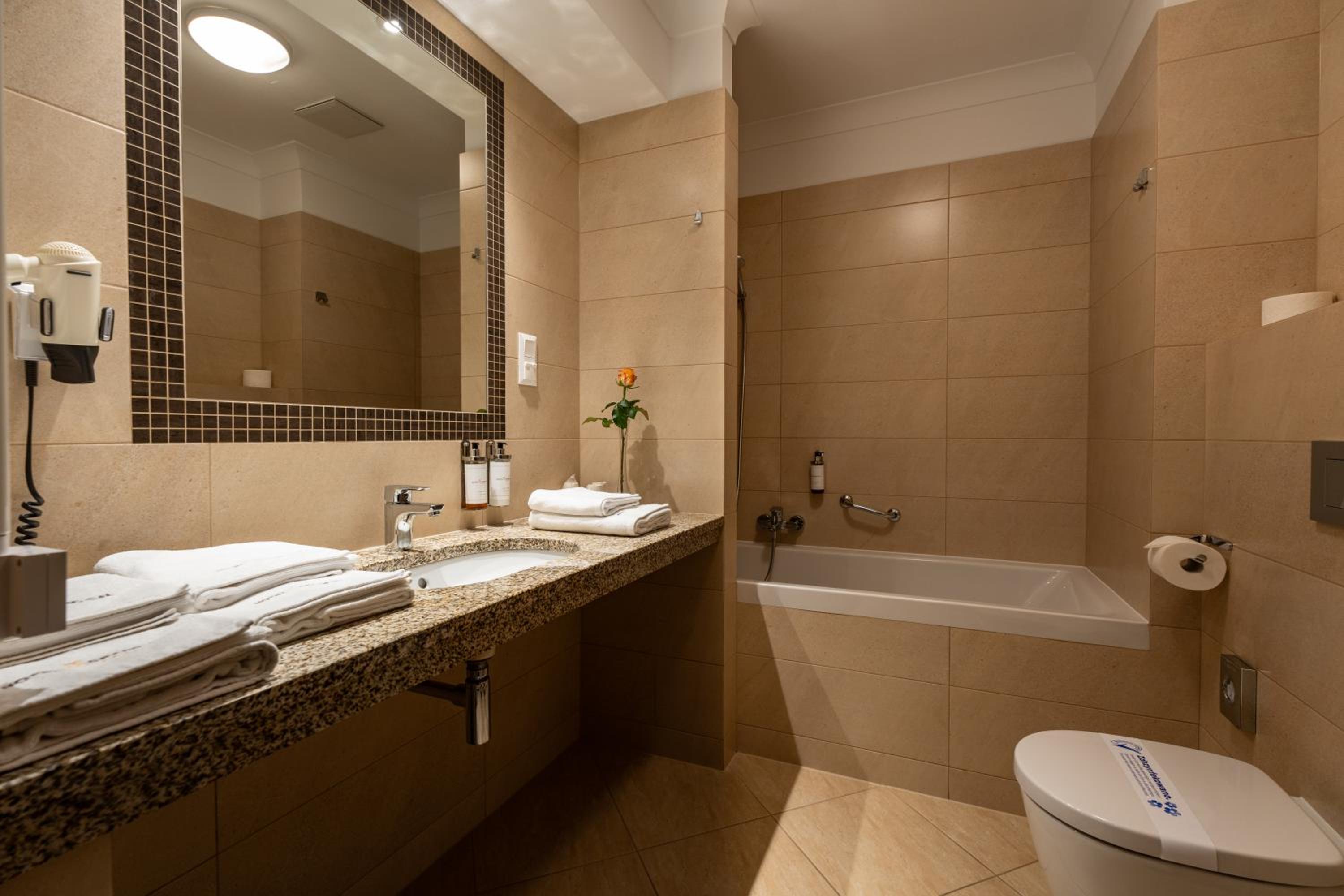 Double Room - Photo 6