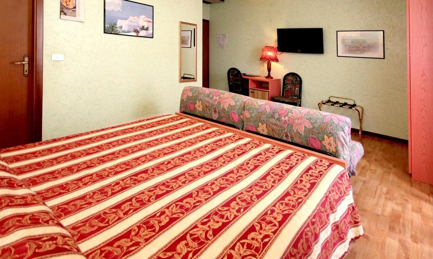 Large Double or Twin Room photo 1