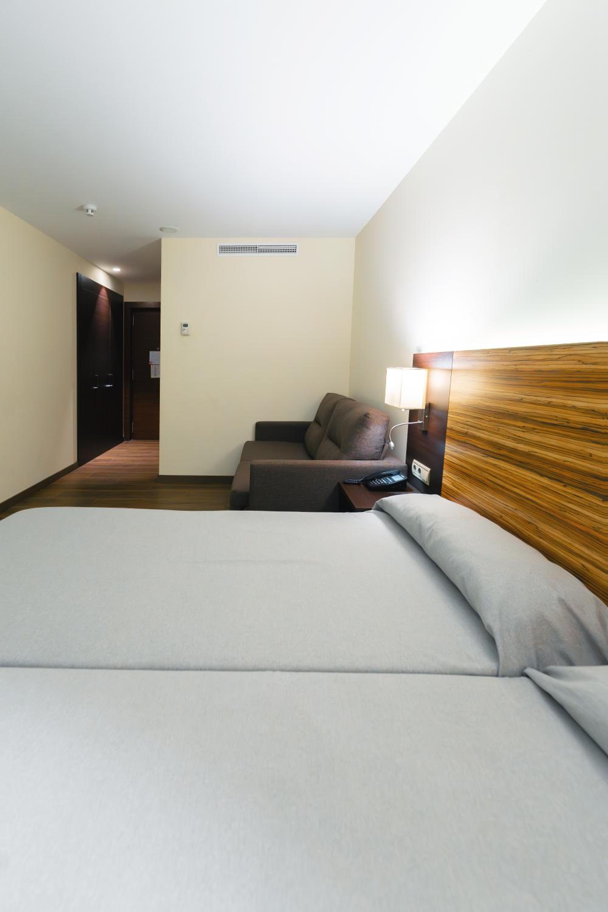 Habitación Familiar (3 Adultos + 1 Niño) Habitación Familiar (3 Adultos + 1 Niño)