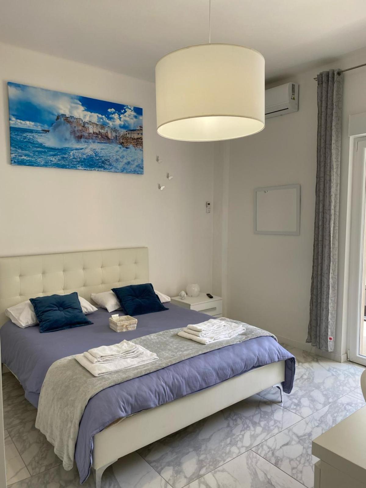 Queen Room With Shared Bathroom