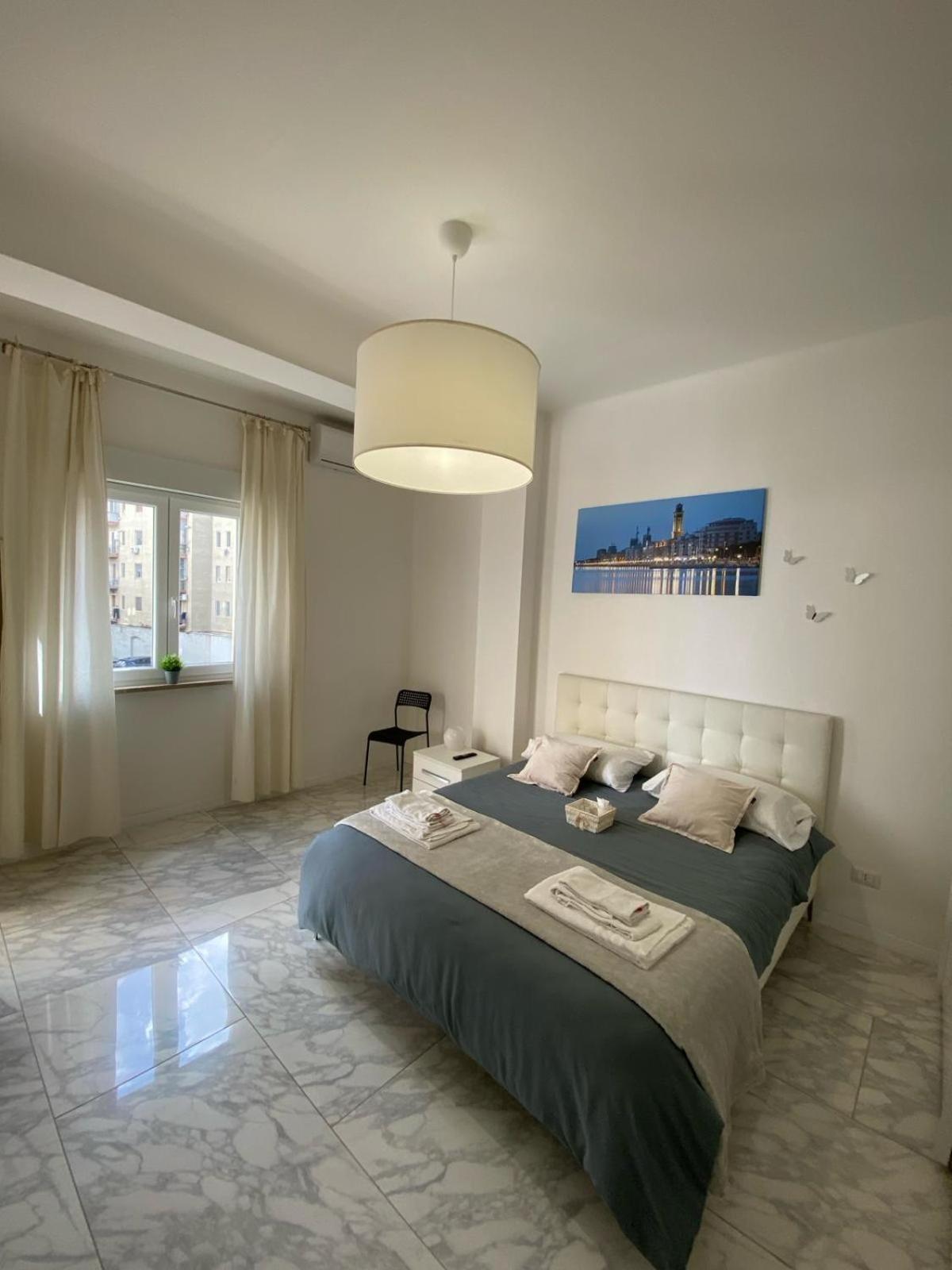 Queen Room With Shared Bathroom