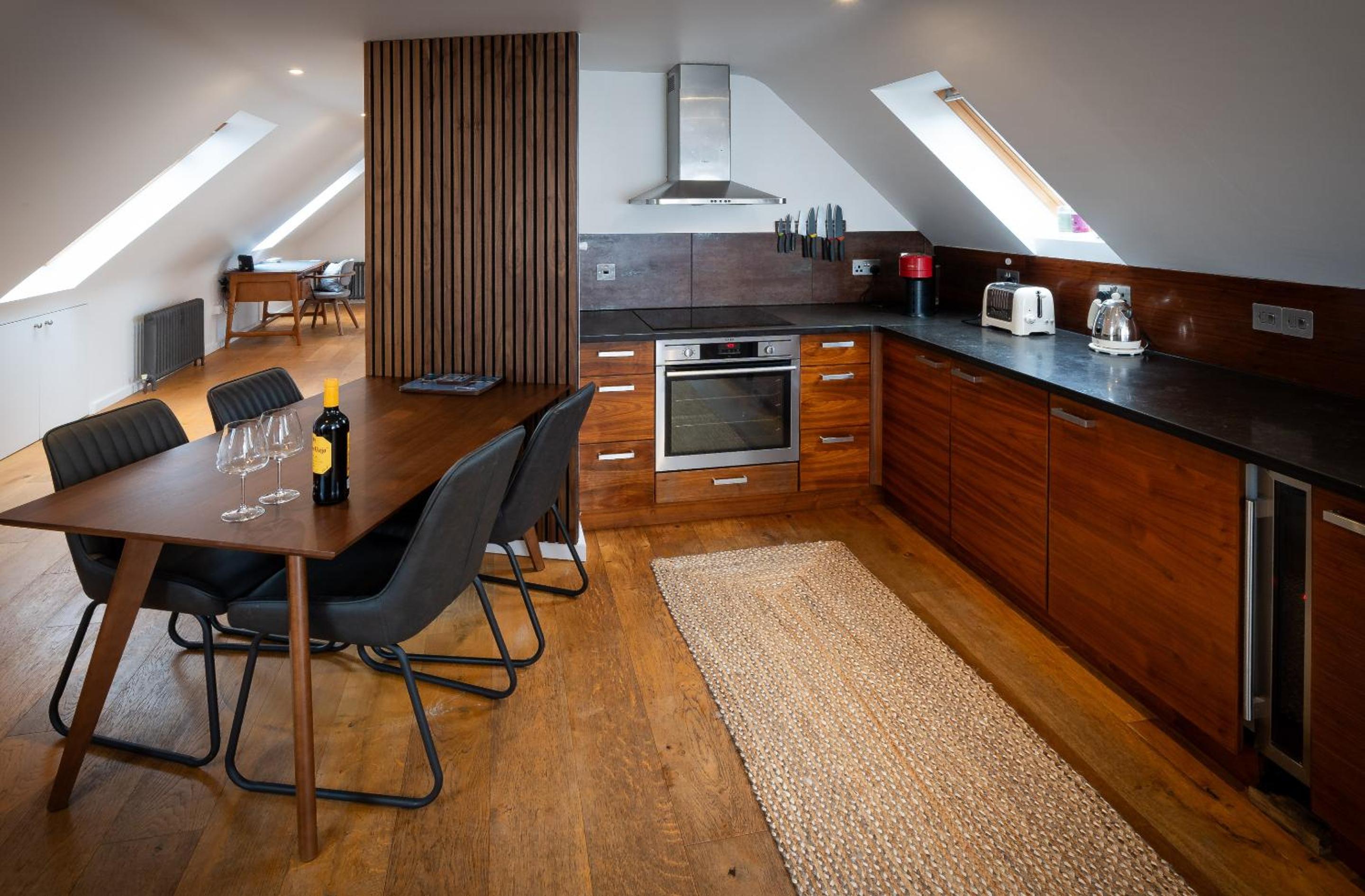 Two-Bedroom Apartment with Balcony - Photo 6