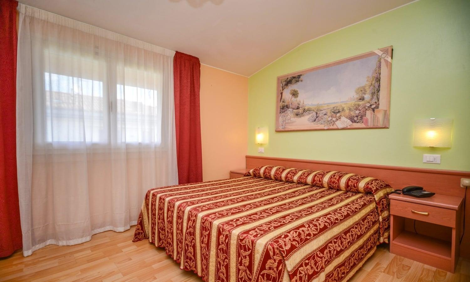 Large Double or Twin Room photo 1