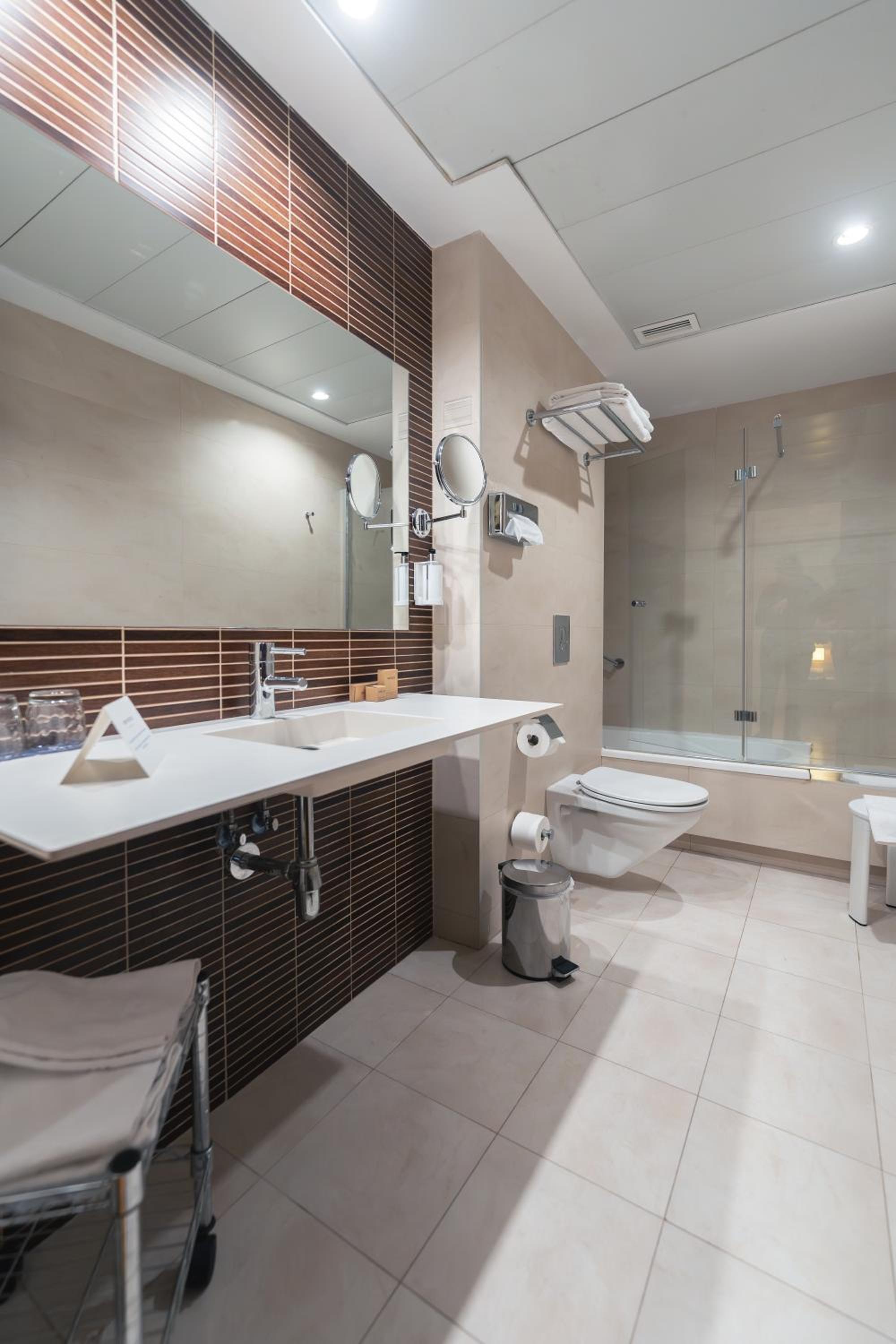 Suite Junior (2 adultos + 2 niños) Suite Junior (2 adultos + 2 niños)