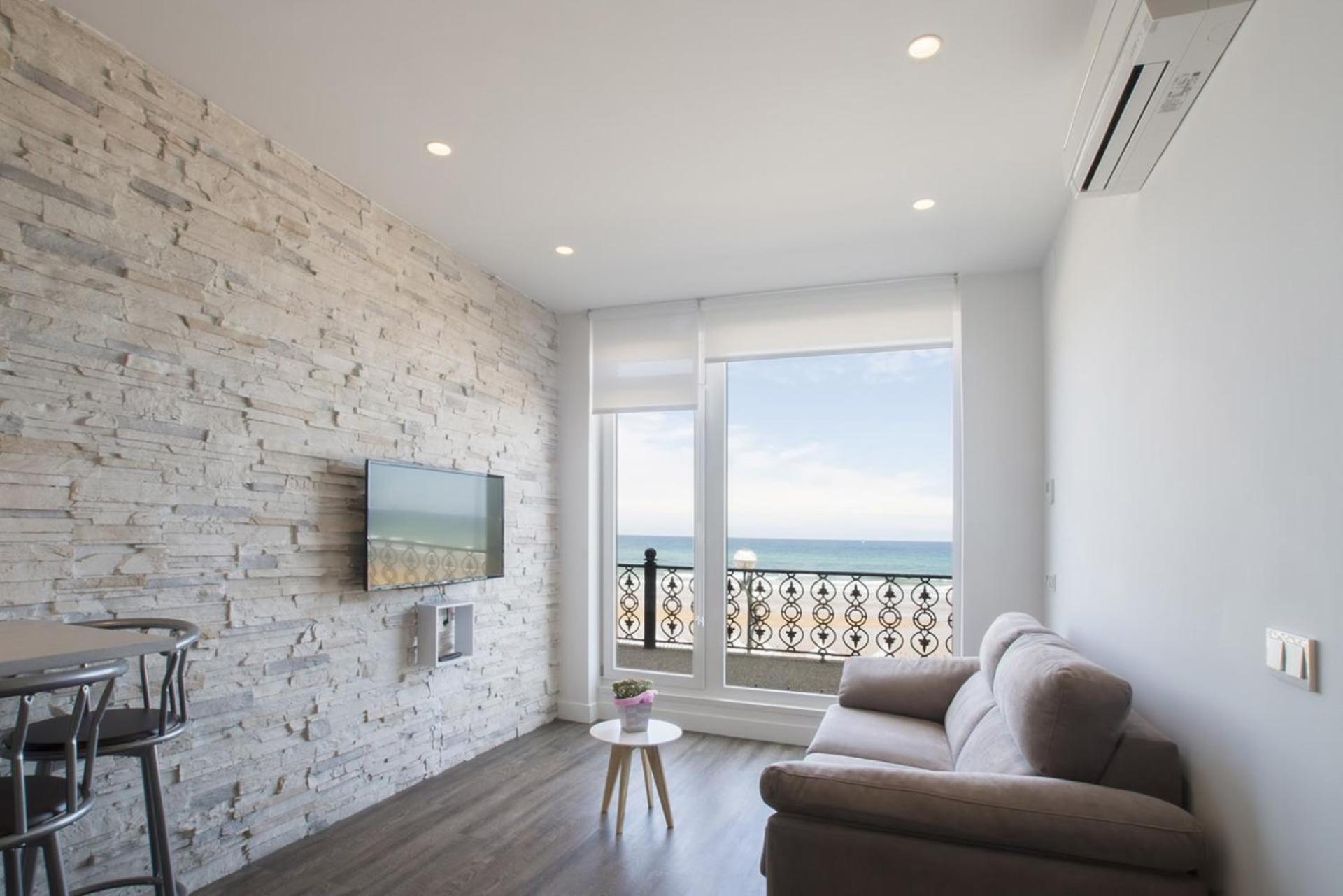 Estudio con vista al mar