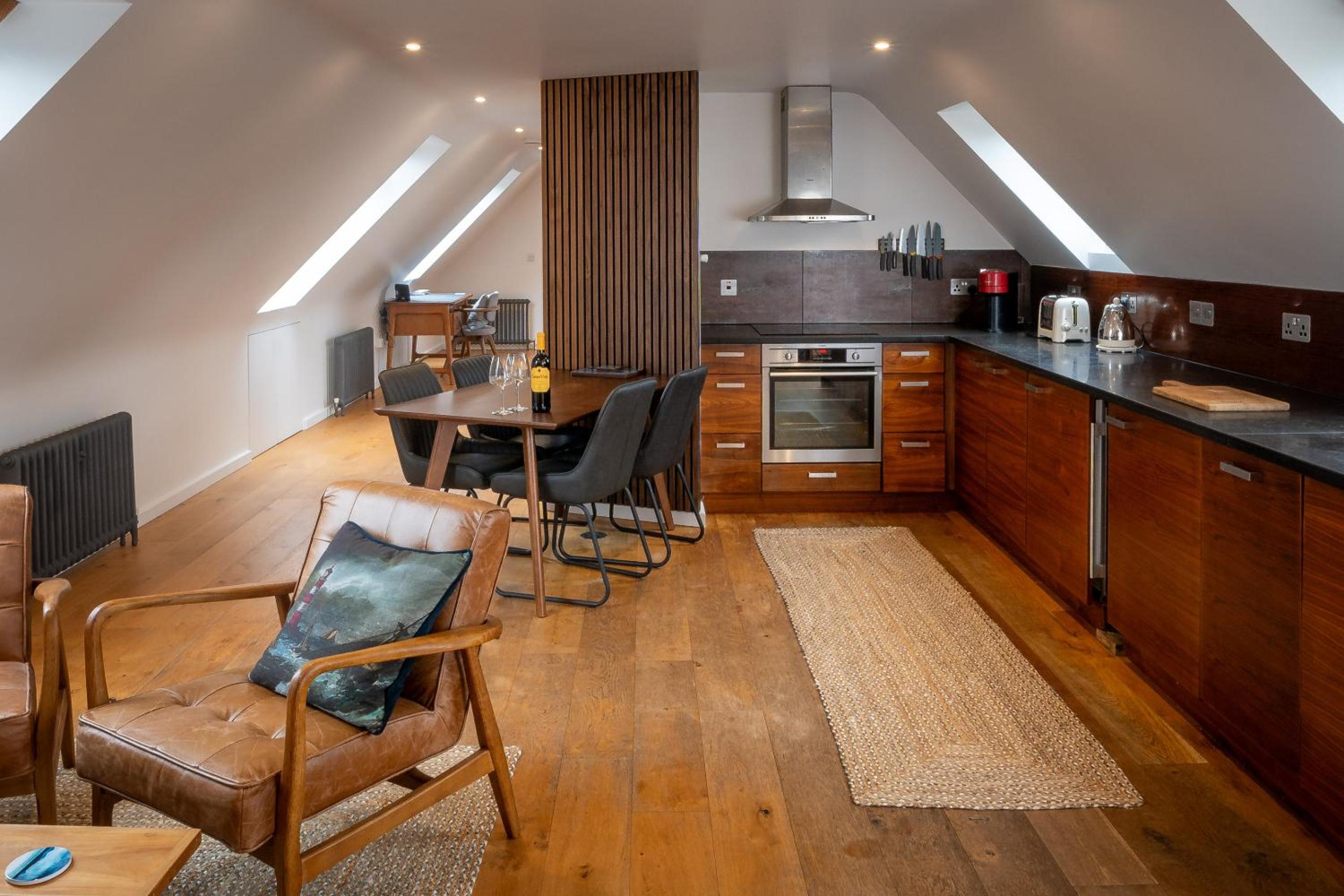 Two-Bedroom Apartment with Balcony - Photo 8