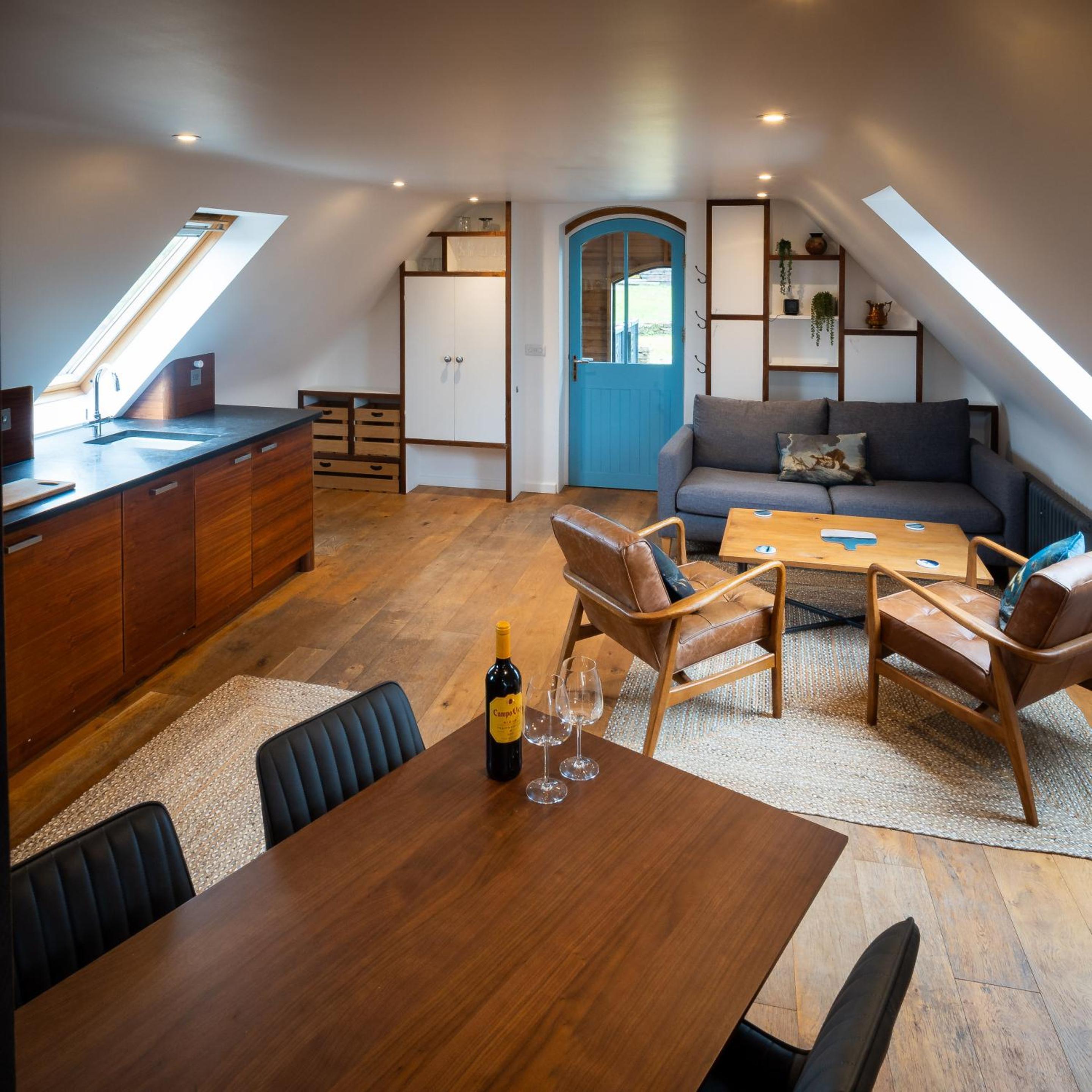 Two-Bedroom Apartment with Balcony - Photo 9