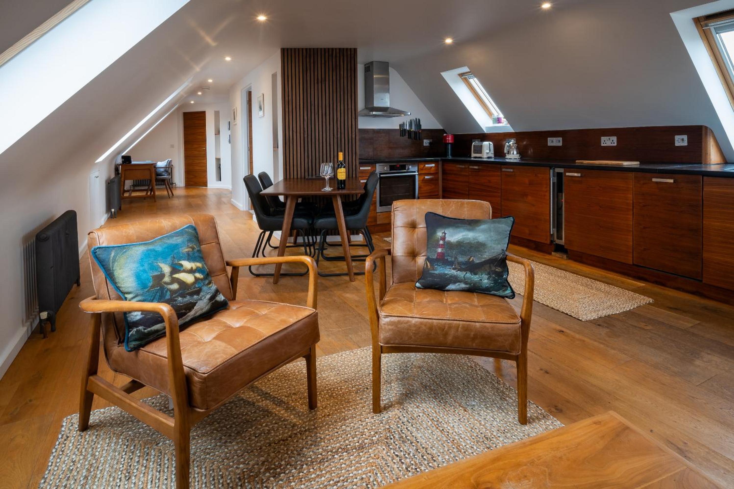 Two-Bedroom Apartment with Balcony - Photo 7