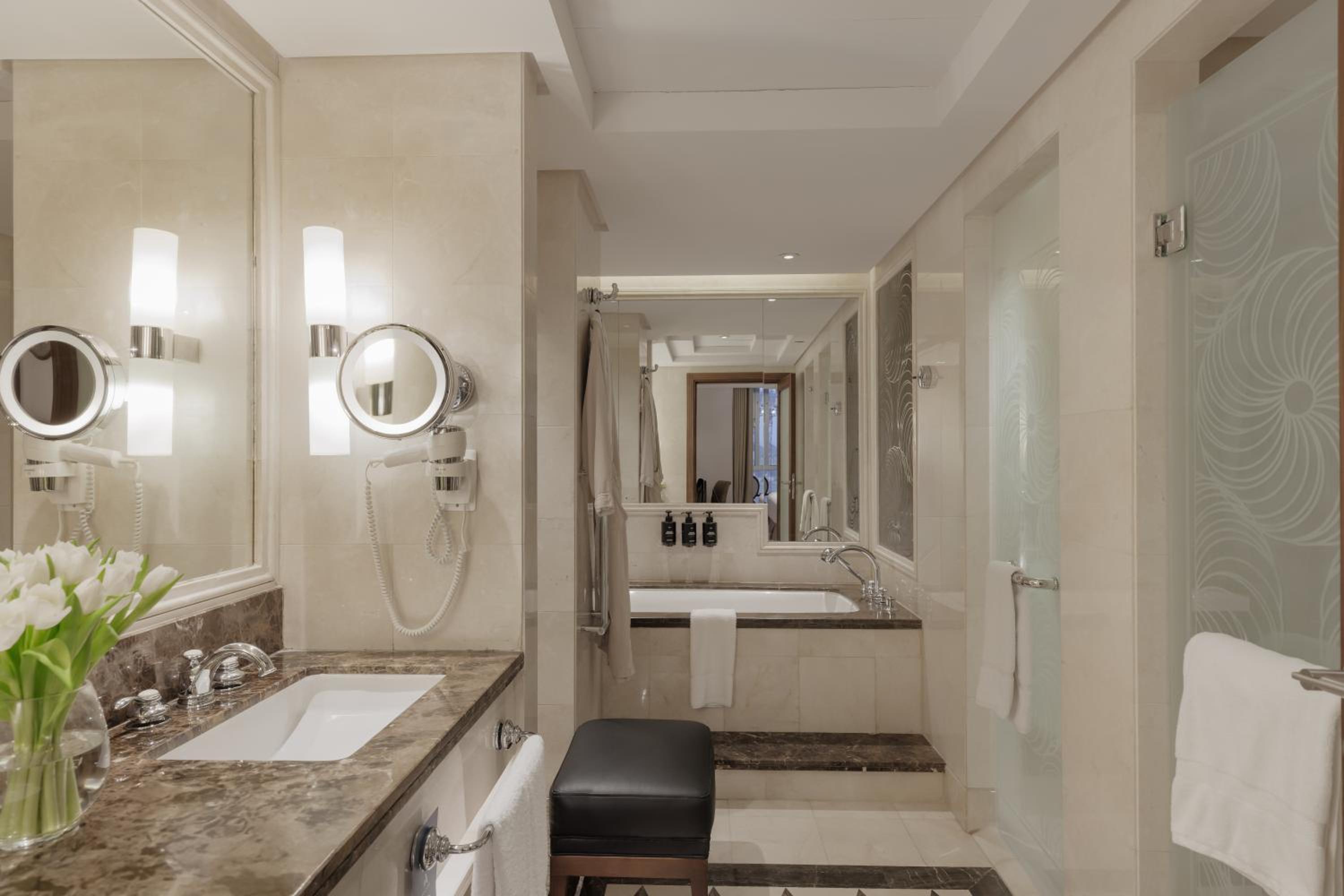  Deluxe One Bedroom Suite Partial Kaaba View - Photo 6