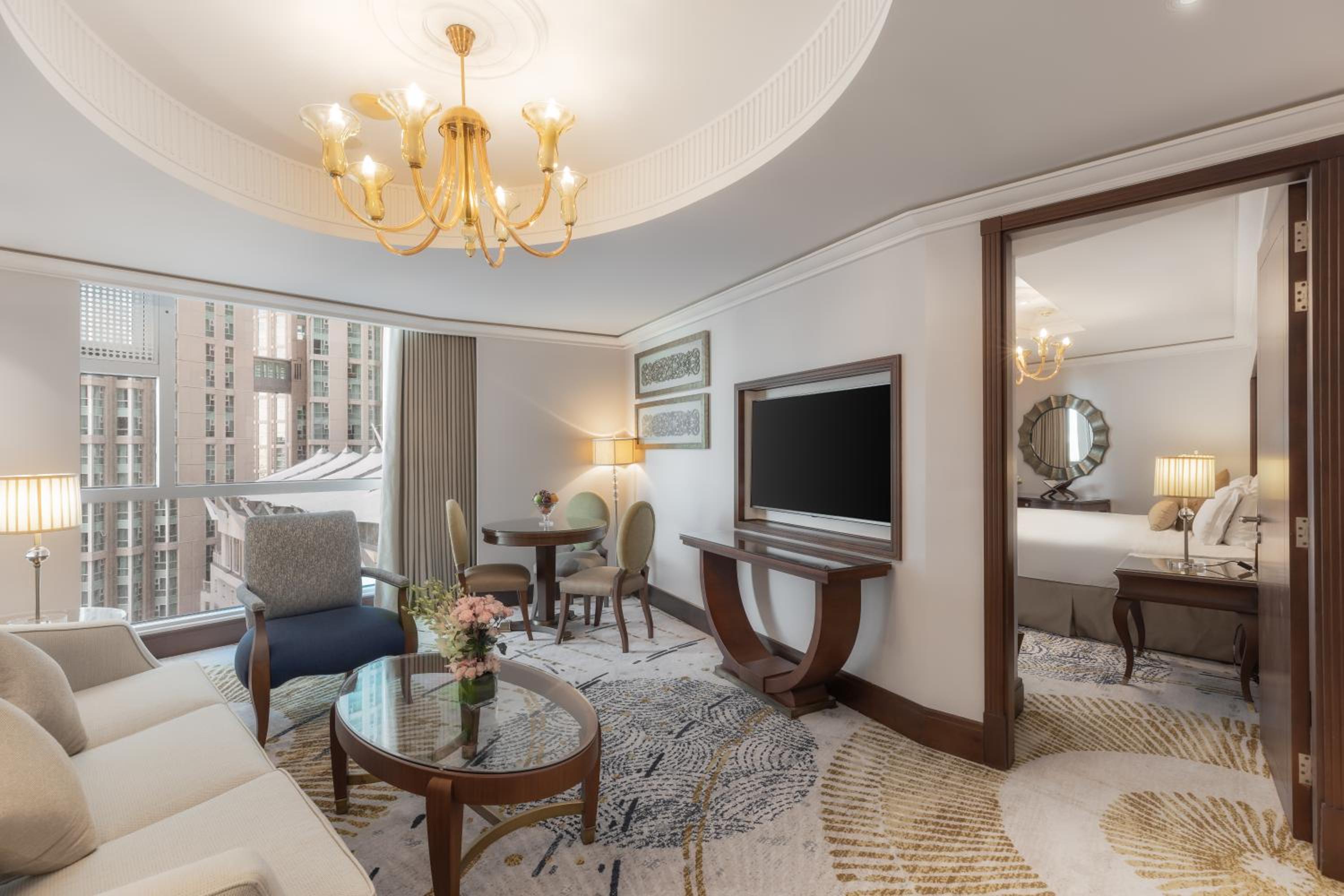 Superior One-Bedroom Suite with City View - Photo 9
