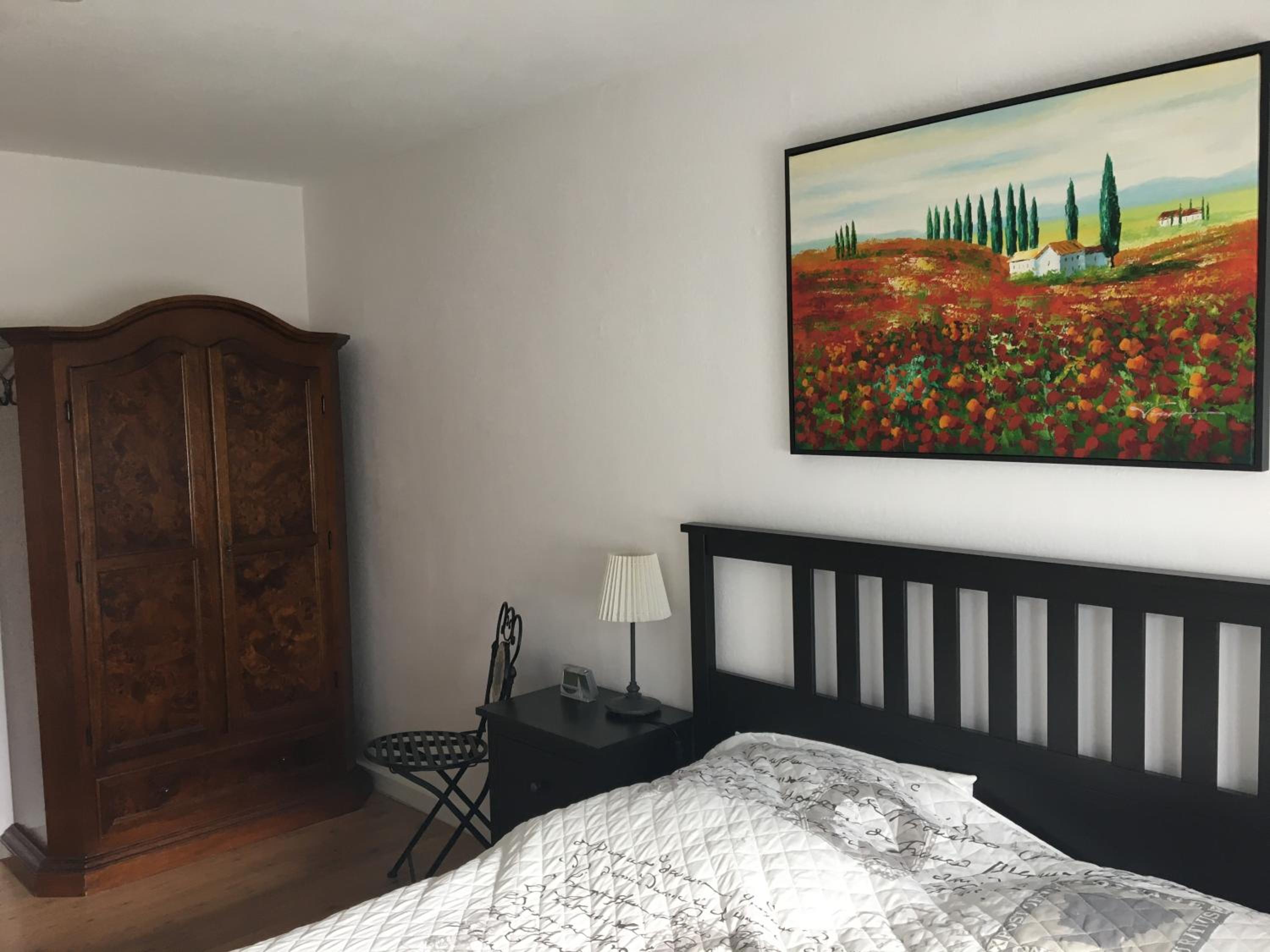 One-Bedroom Apartment photo 1