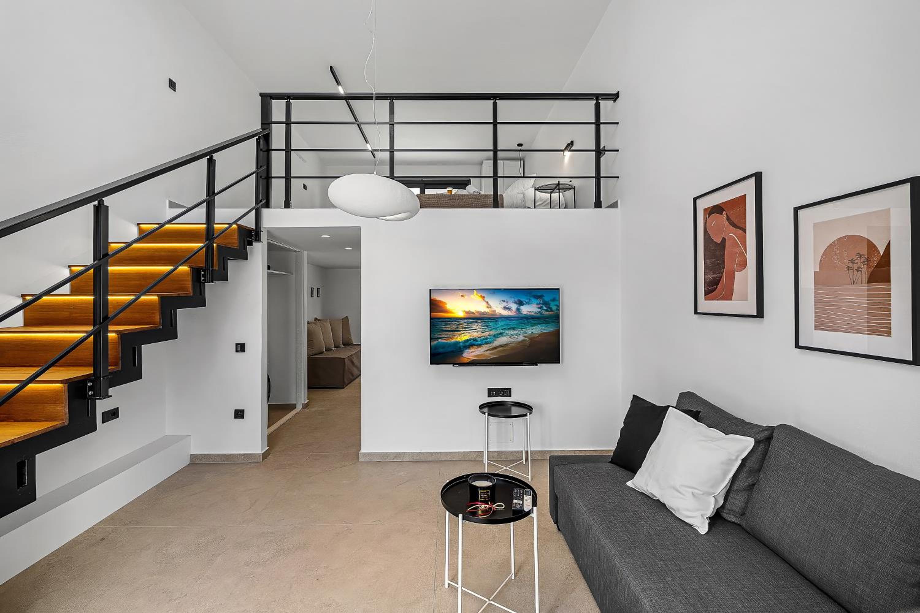 One-Bedroom Apartment photo 1