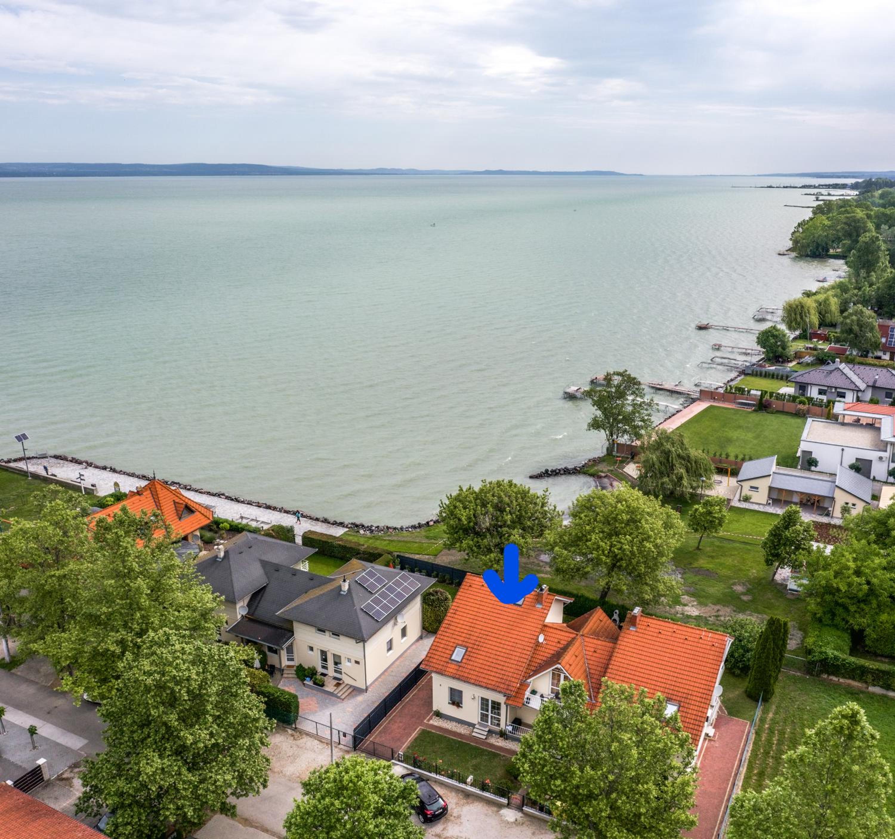 Studio with Lake View photo 2