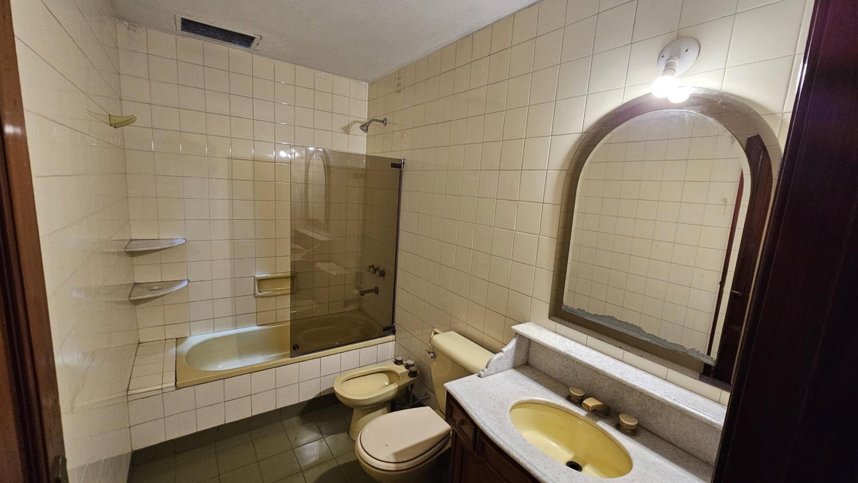 Basic Triple Room With Shared Bathroom
