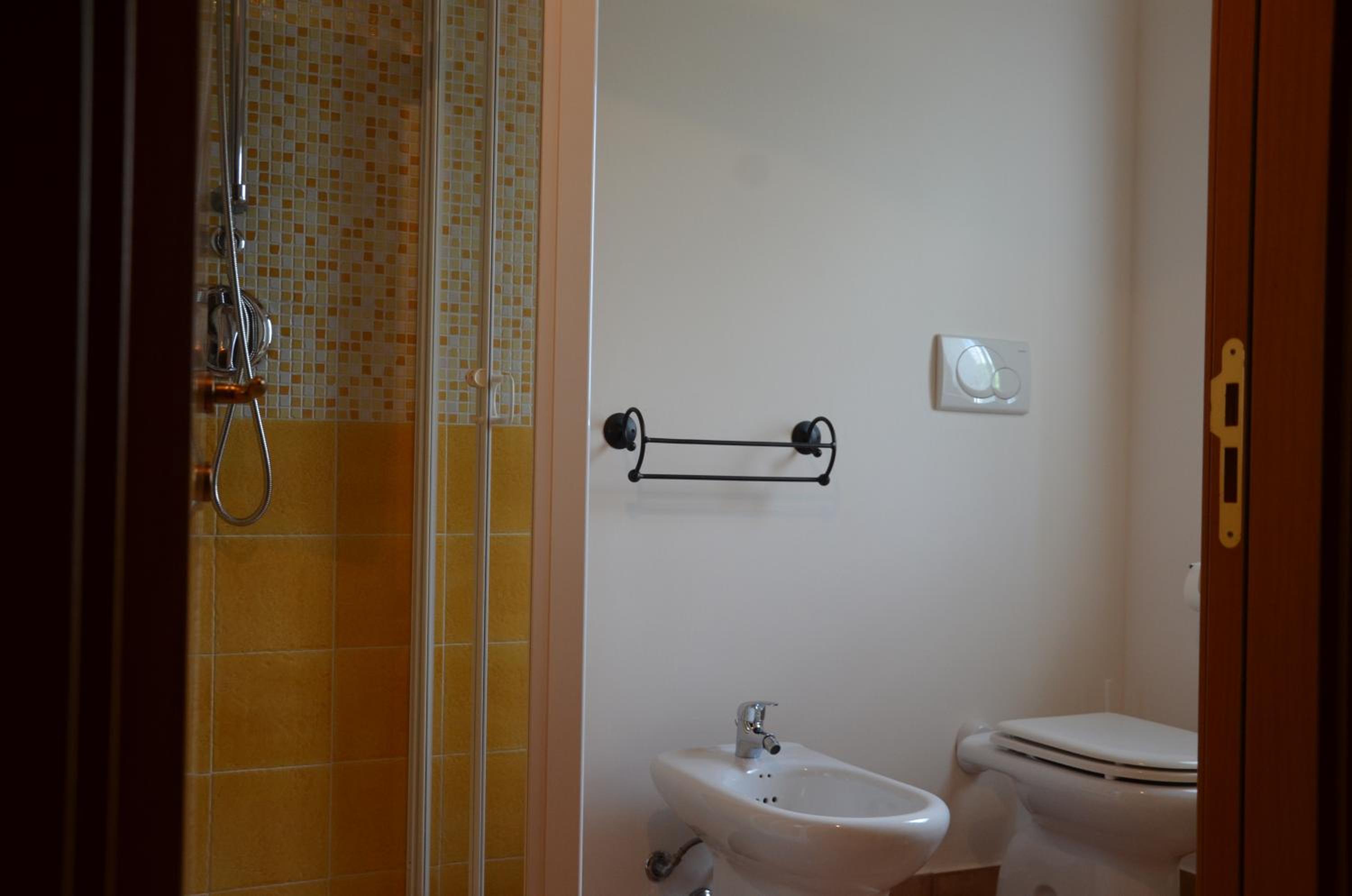 Double Room with Private Bathroom photo 2