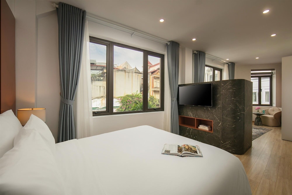 Suite Double or Twin Room, Living Room photo 3