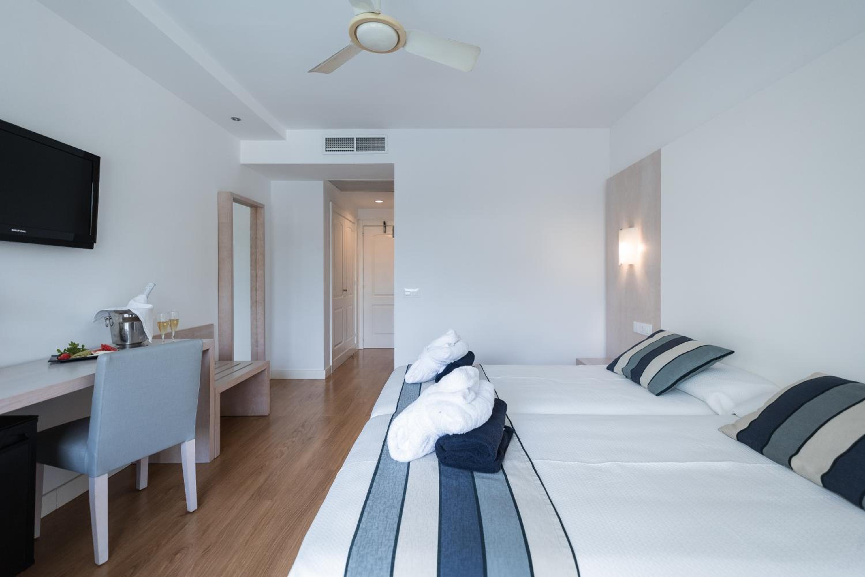 Double or Twin Room photo 3