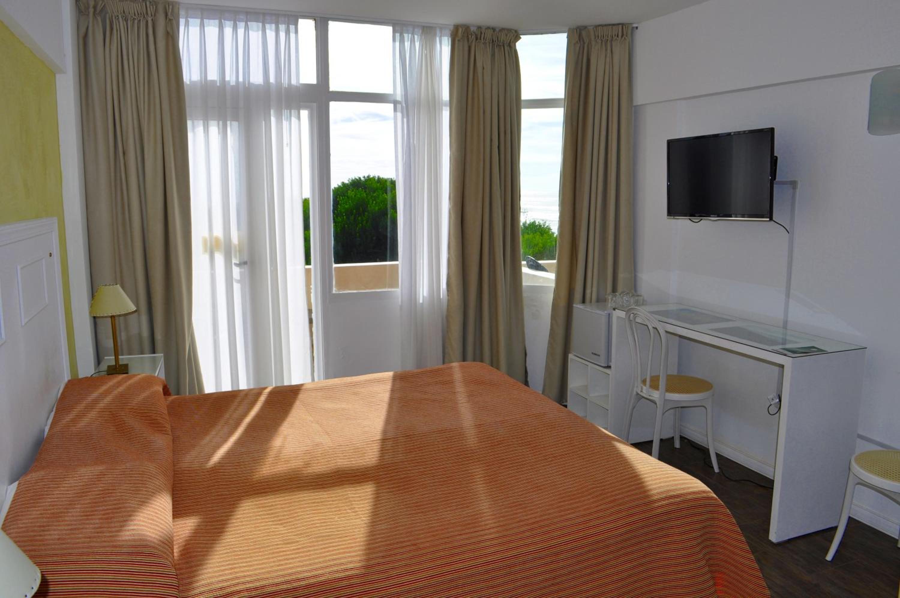 Superior Double Room with Lateral Sea View and Balcony