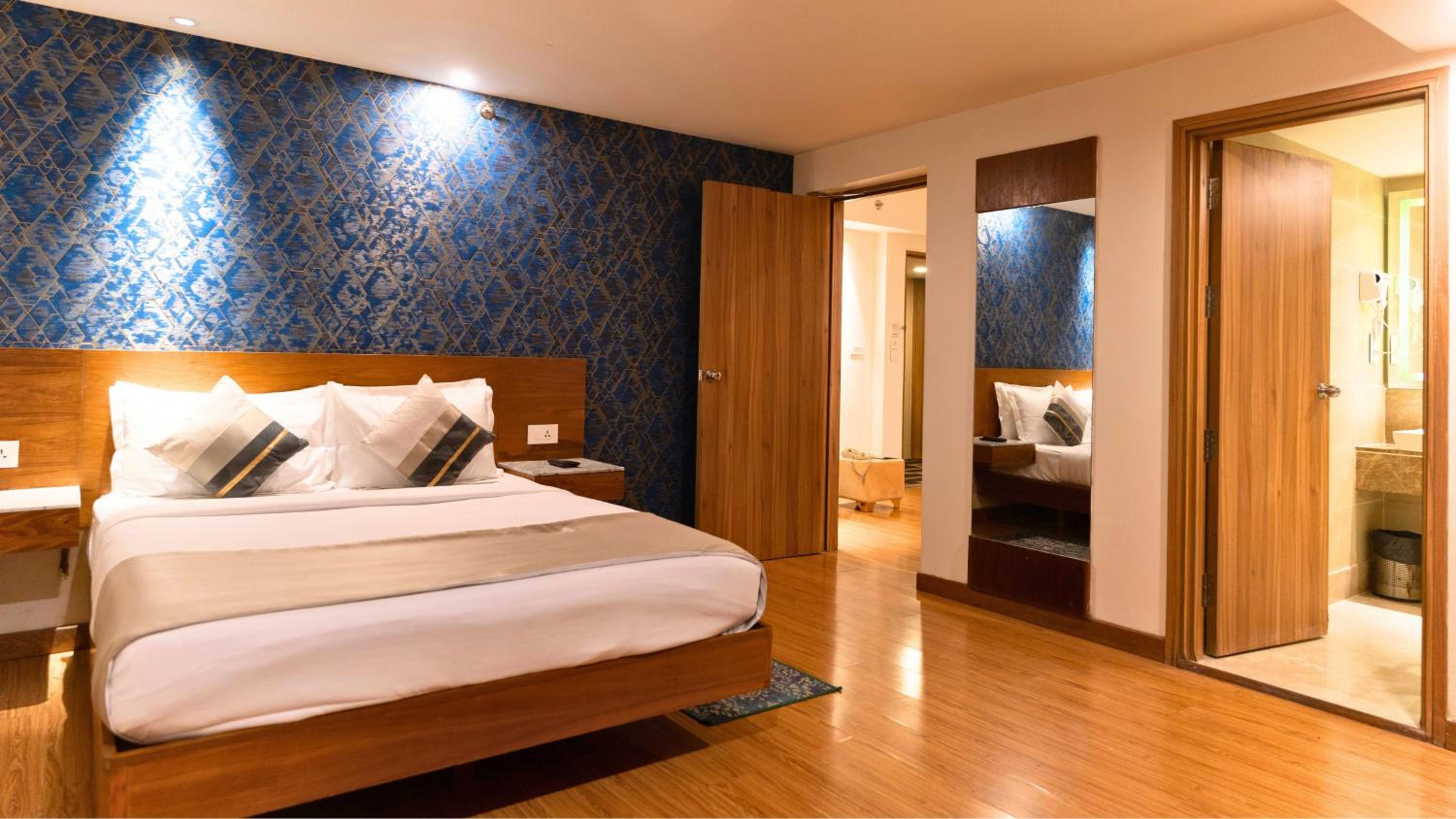 Suite - Photo 21