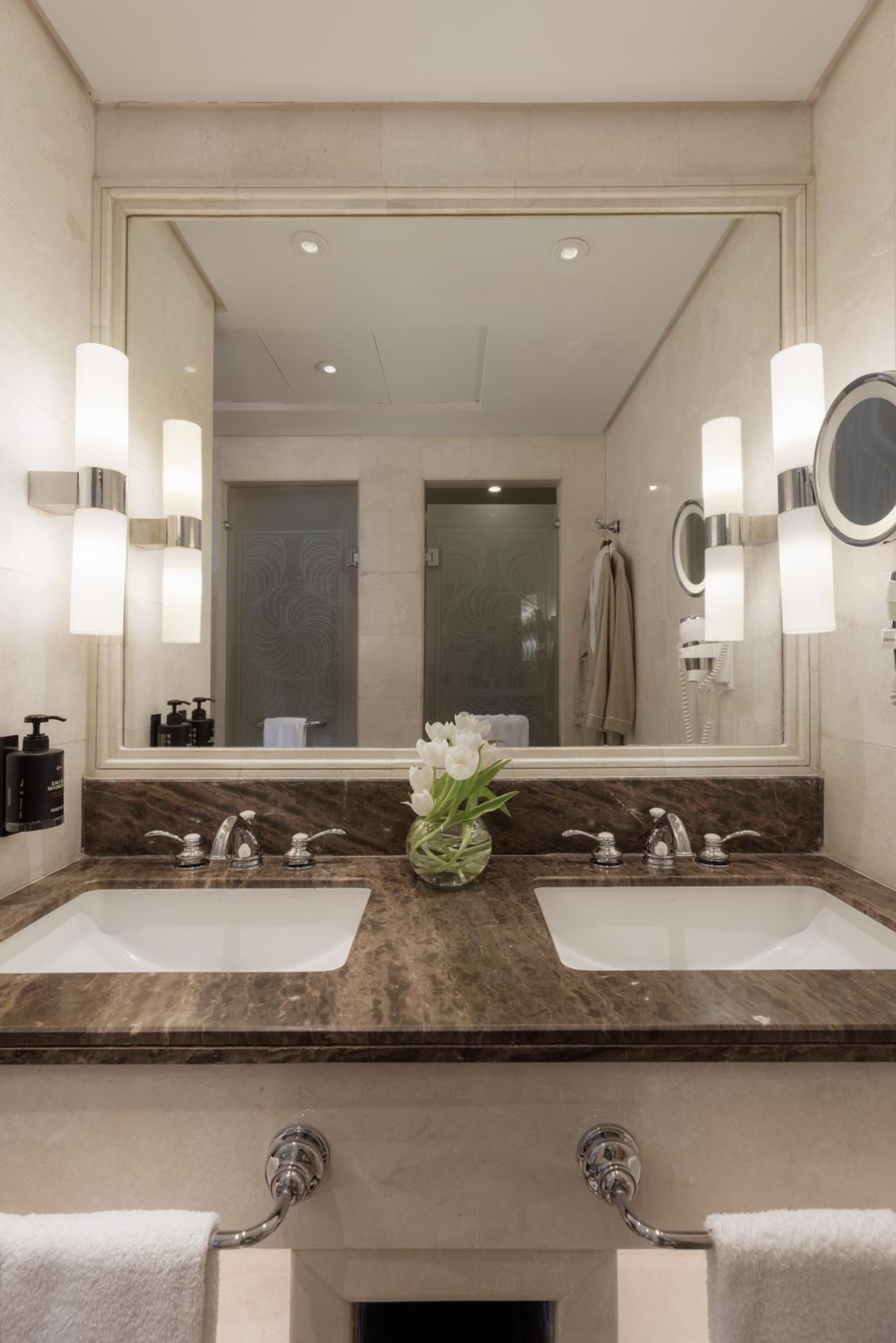 Signature Suite City View - Photo 6
