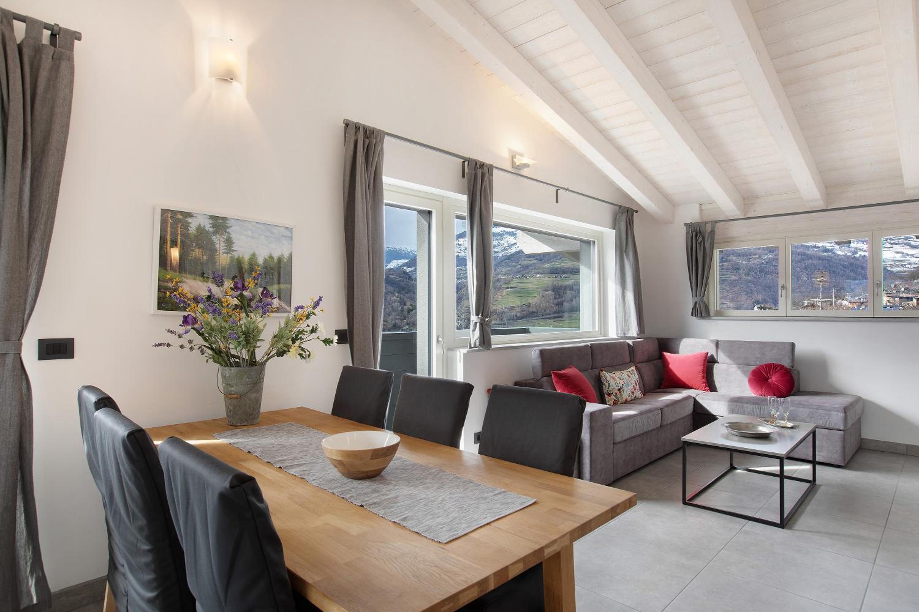 Two-Bedroom Deluxe Apartment with Garden View photo 2