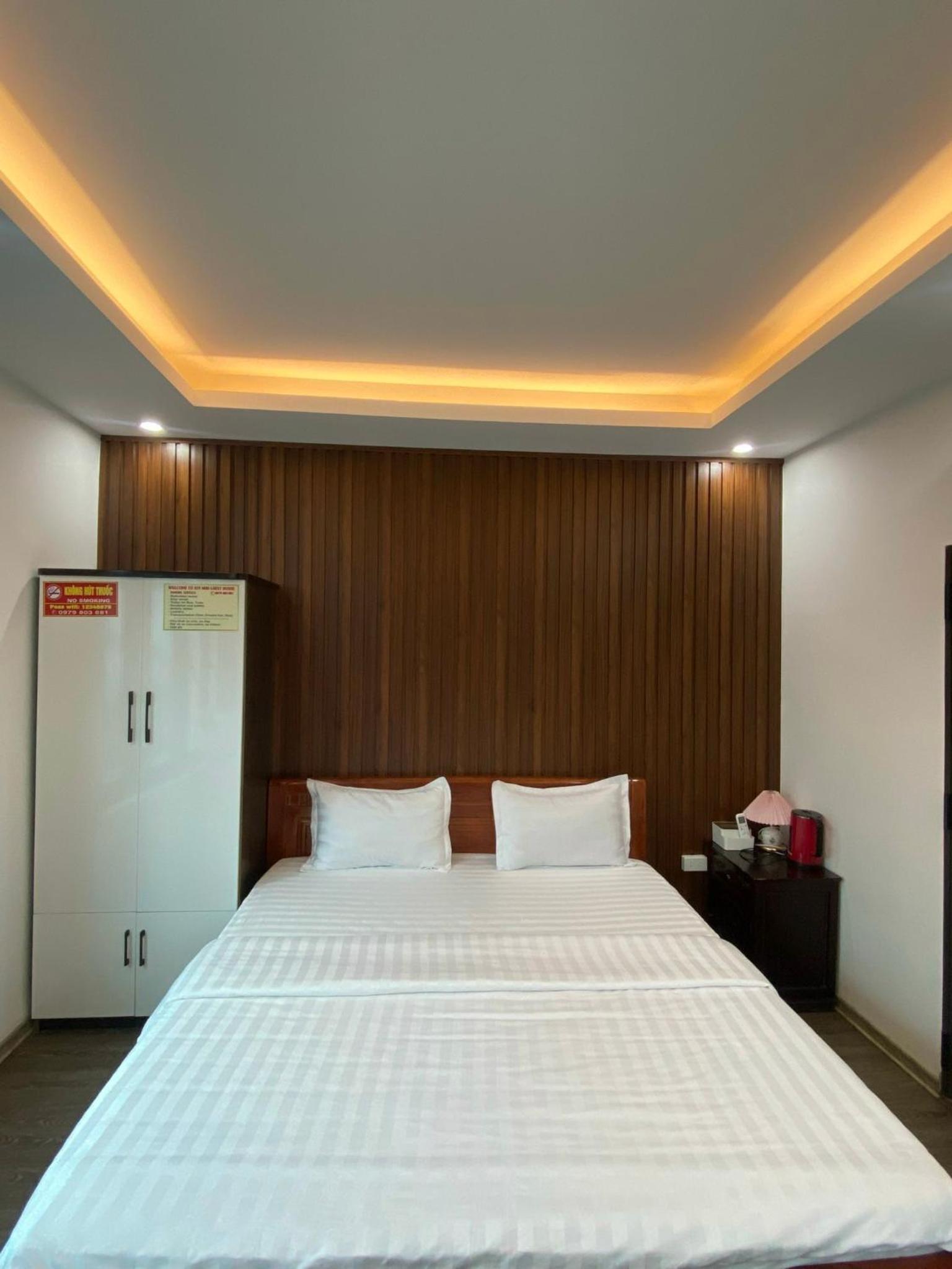 Standard King Room photo 3