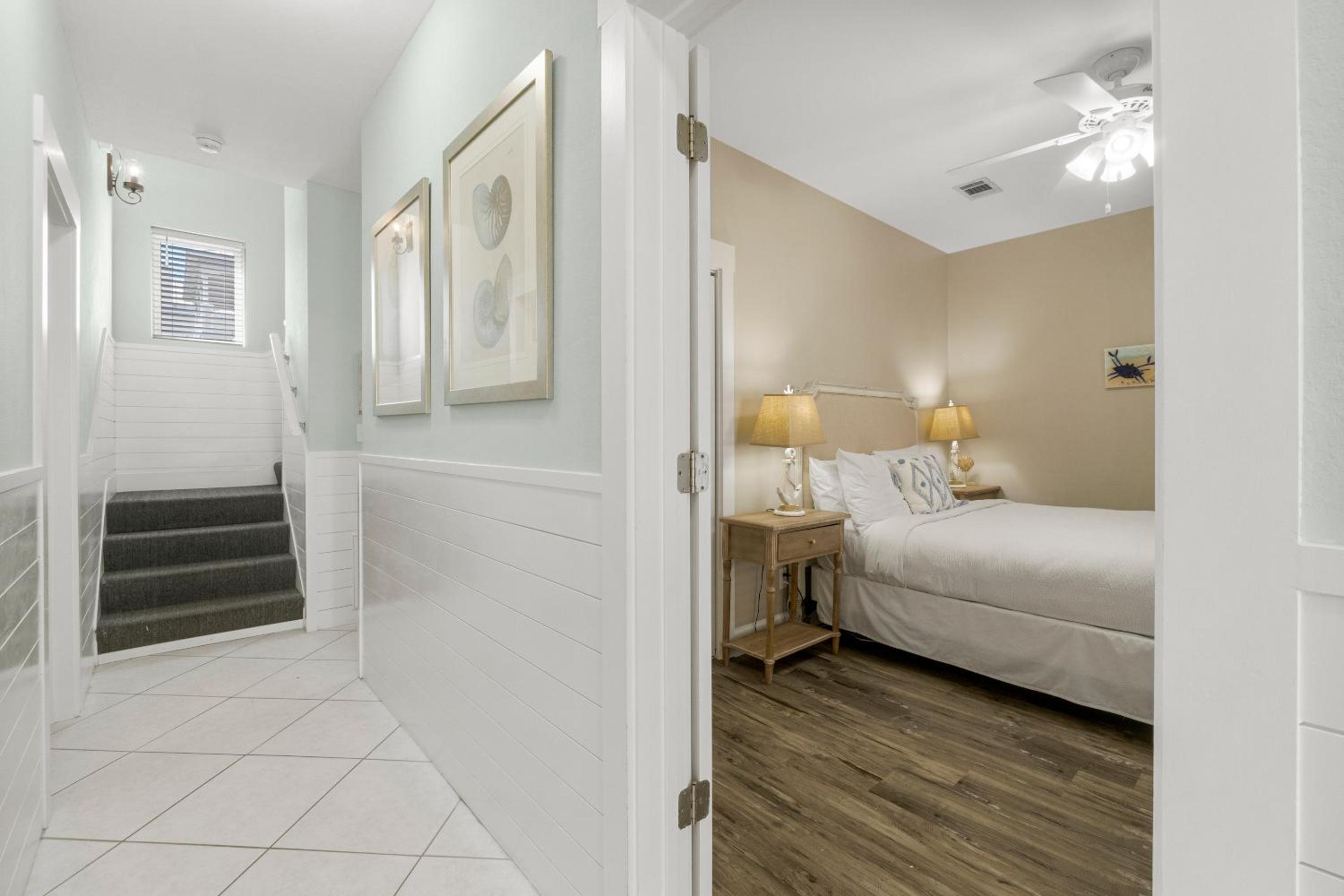 Five-Bedroom House photo 1