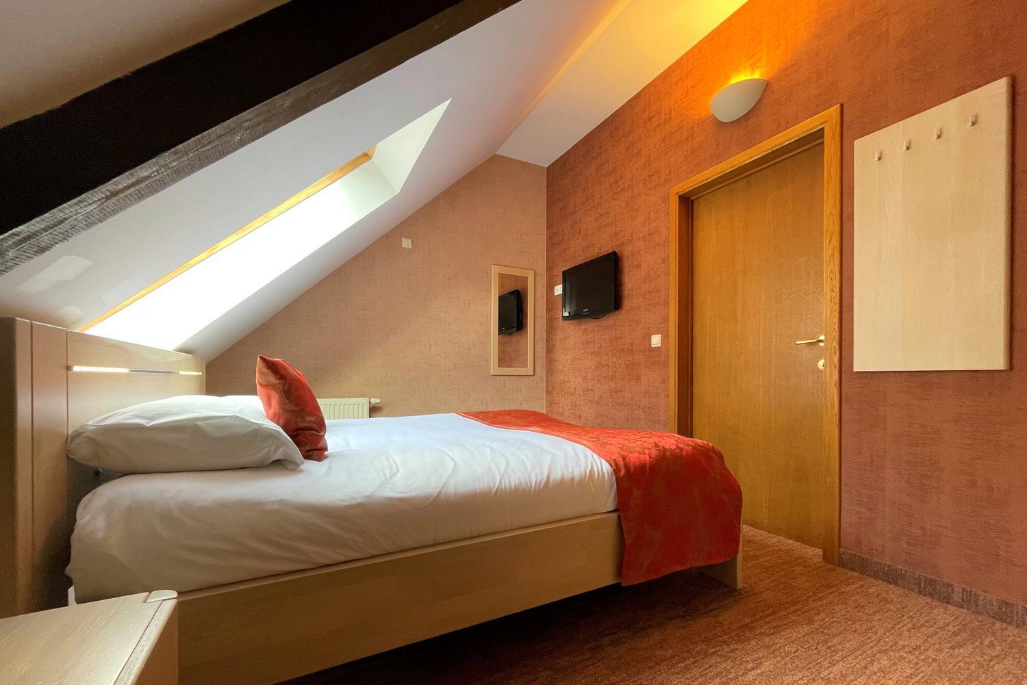 Double Room with Private External Bathroom photo 2