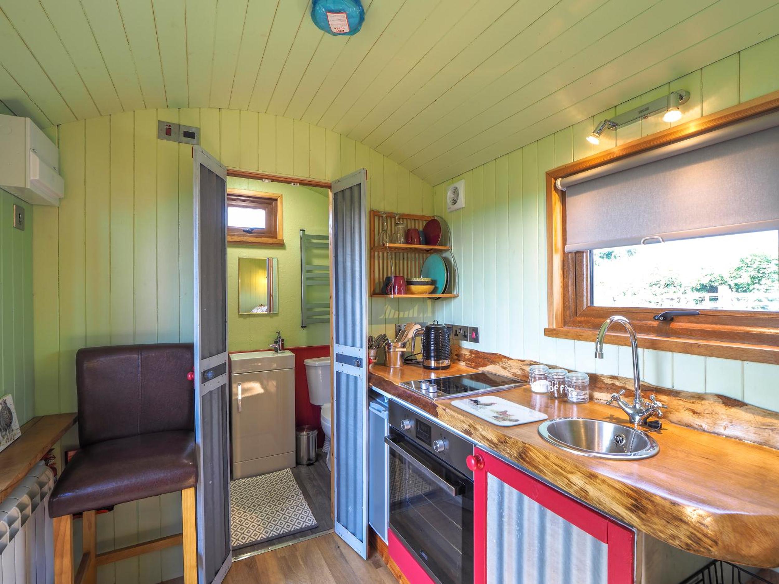 One-Bedroom House photo 2